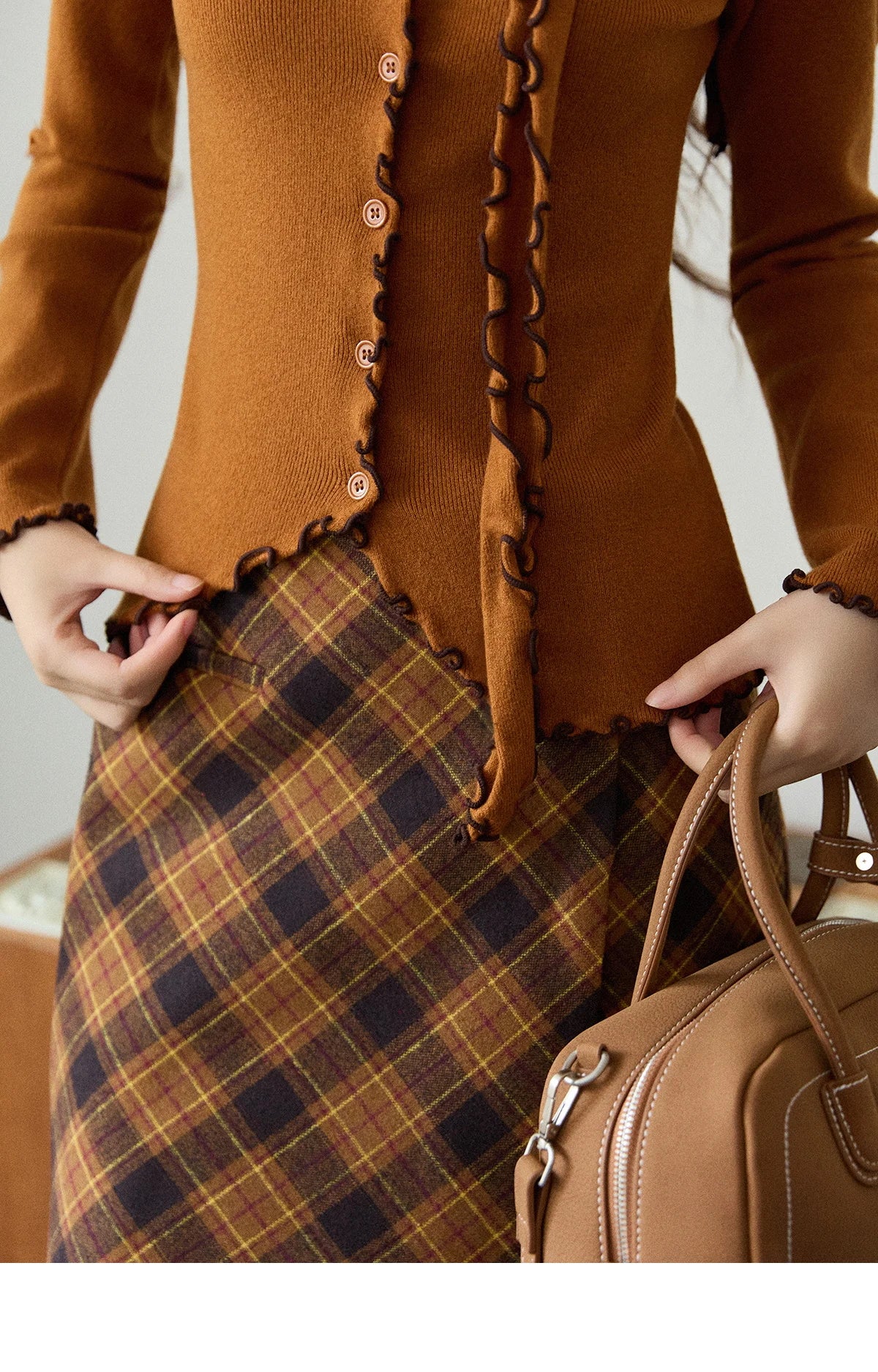 MISHOW New Ruffled Edge Knitted Pullovers for Woman 2025 Retro Slim V-neck Ribbon Knit Top Cmfortable Winter Clothes MXE86Z2728