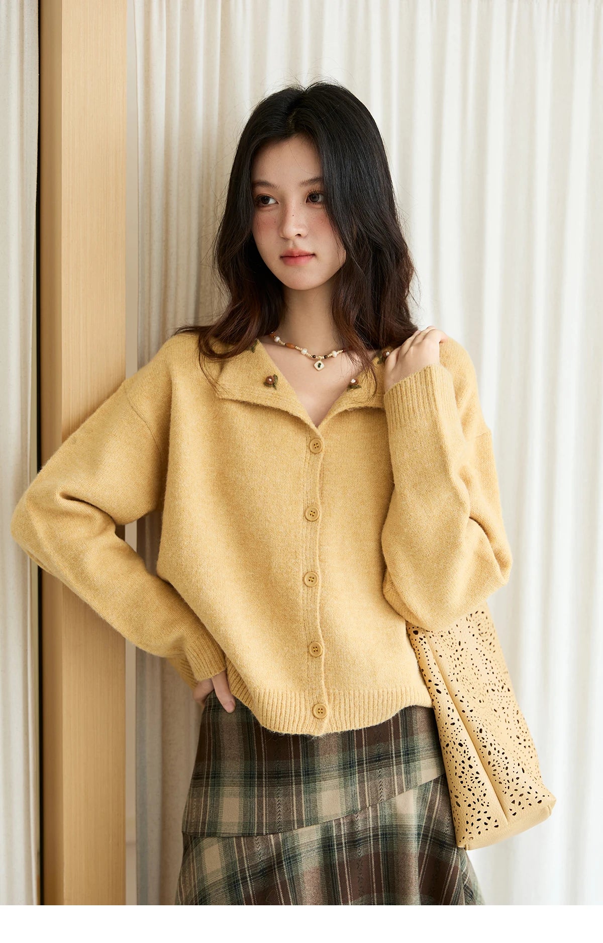 MISHOW Women's Autumn Cardigan 2025 Retro Yellow Handmade Flower Cardigan Turn-down Collar Knitted Commute Cardigan MXE47Z2591