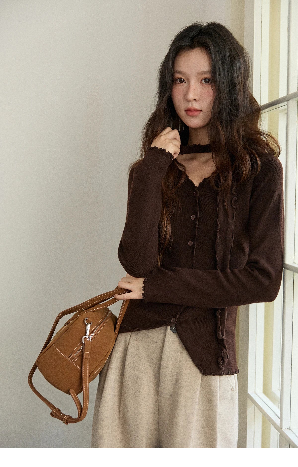 MISHOW New Ruffled Edge Knitted Pullovers for Woman 2025 Retro Slim V-neck Ribbon Knit Top Cmfortable Winter Clothes MXE86Z2728