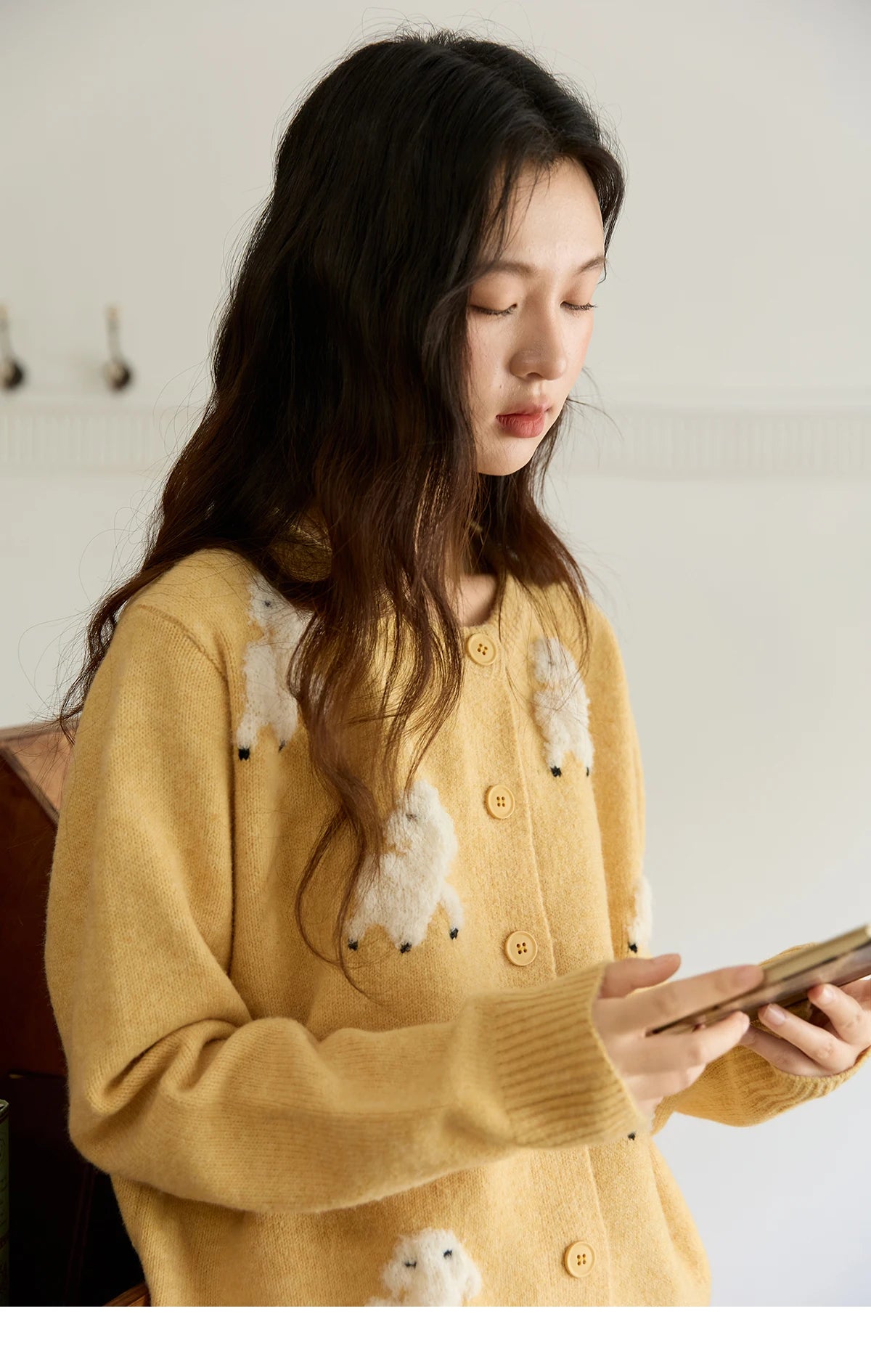 MISHOW Lamb Jacquard Knit Cardigan Women 2025 Autumn New Lambskin Round Neck Single-breasted Commuting Loose Sweater MXE48Z2571