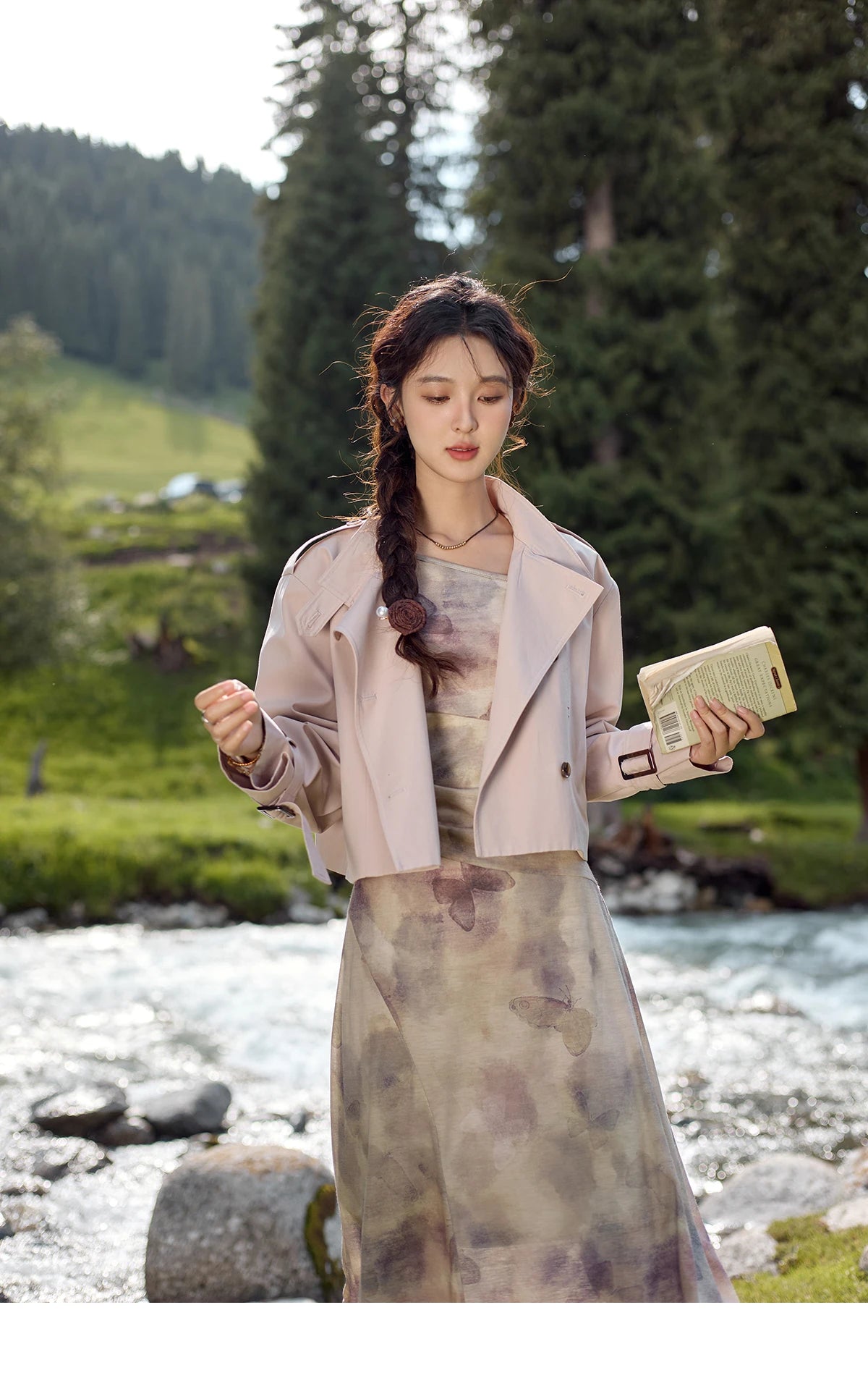 MISHOW Women's Short Fragrant Windbreaker Jacket 2024 Autumn Korean Stand Collar Double Row Placke Trench Streetwear MXD42W0386