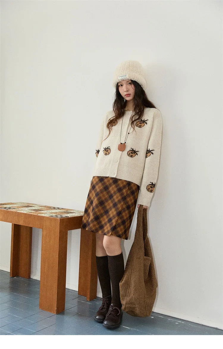 MISHOW Cardigan Women 2025 Autumn Winter Fashion Fuuny Pineapple Jacquard Round Neck Single-breasted Sweater Woman MXE87Z2752