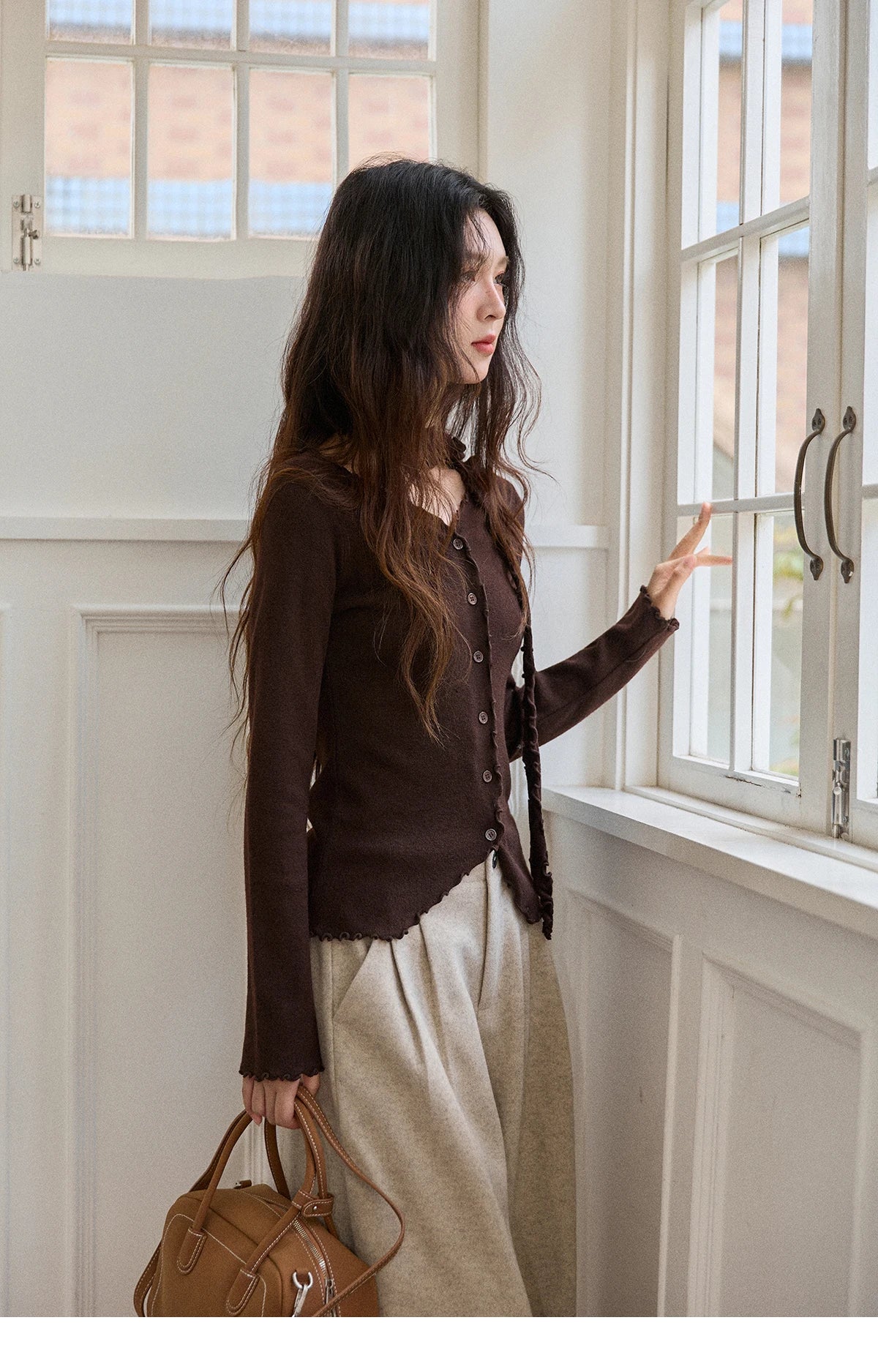 MISHOW New Ruffled Edge Knitted Pullovers for Woman 2025 Retro Slim V-neck Ribbon Knit Top Cmfortable Winter Clothes MXE86Z2728