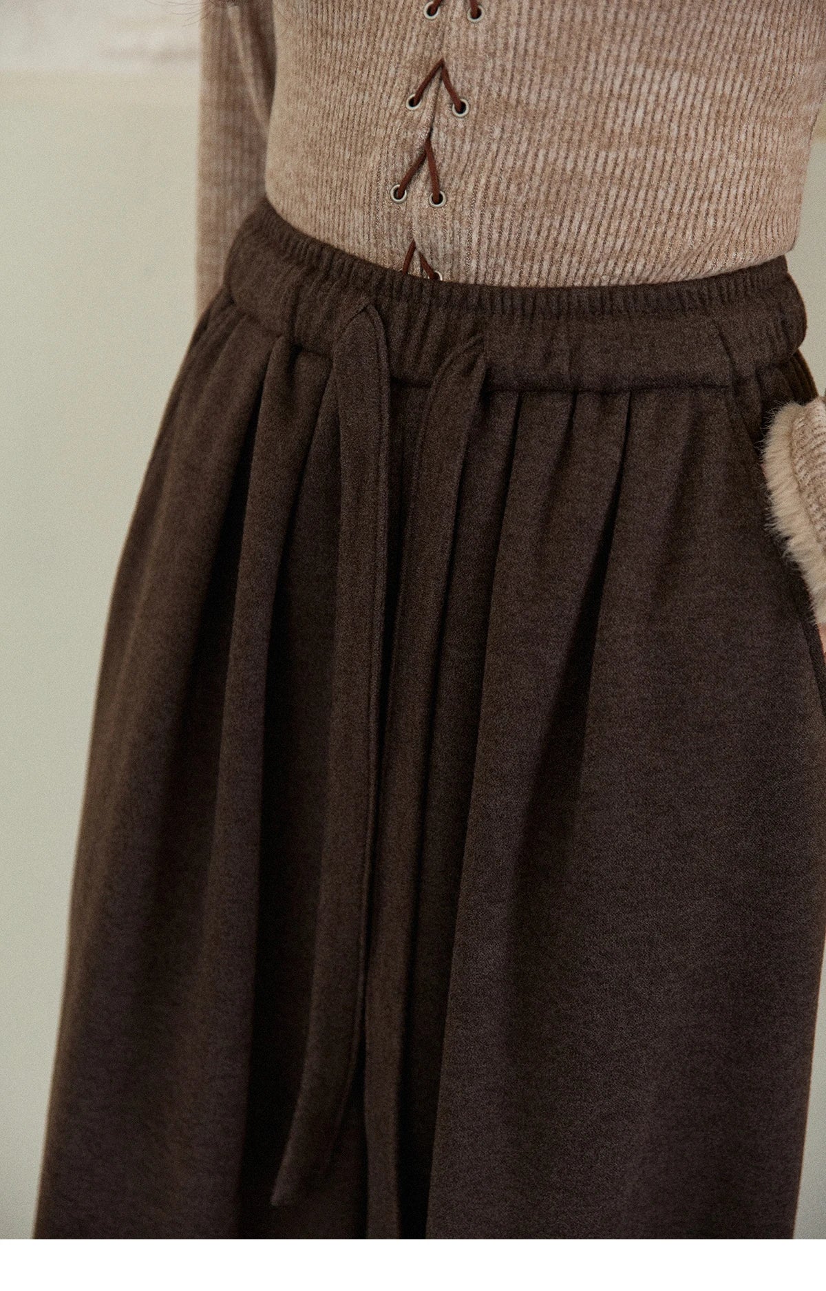 MISHOW Brown Wide-leg Pants for Women2025 Winter Thickened Warm Drawstring Waistband Retro Casual Trousers Woman MXE87K1126