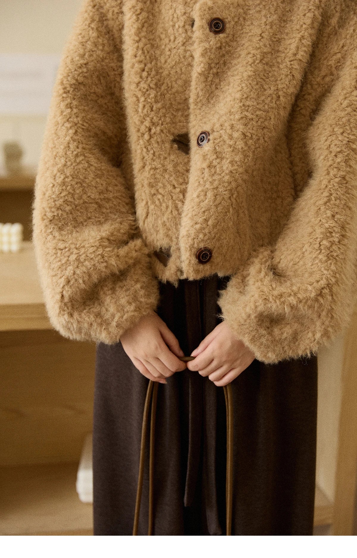 MISHOW Women's Lamb Wool Jacket 2025 Winter Retro Casual Coat Crew Neck Long Sleeve Soft Jacket Commuting Windproof MXE90W0995