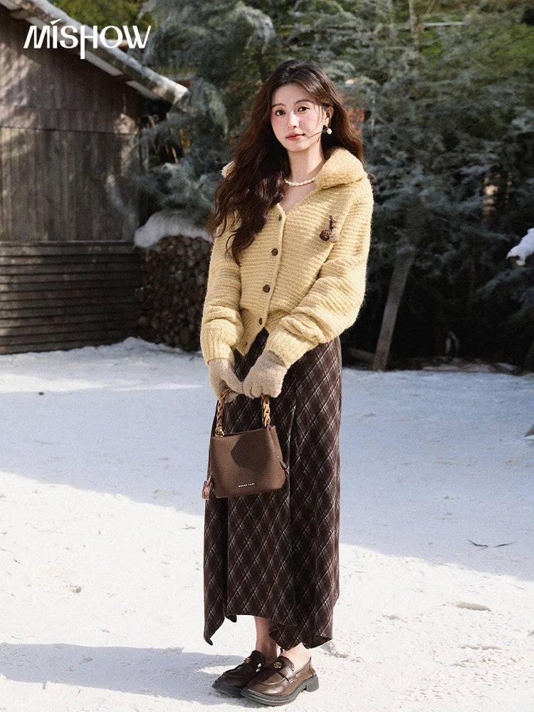 MISHOW Women's V-neck Cardigan 2025 Winter New Loose Single-breasted Sweater Luxurious Design Detachable Fur Collar MXE90Z2758