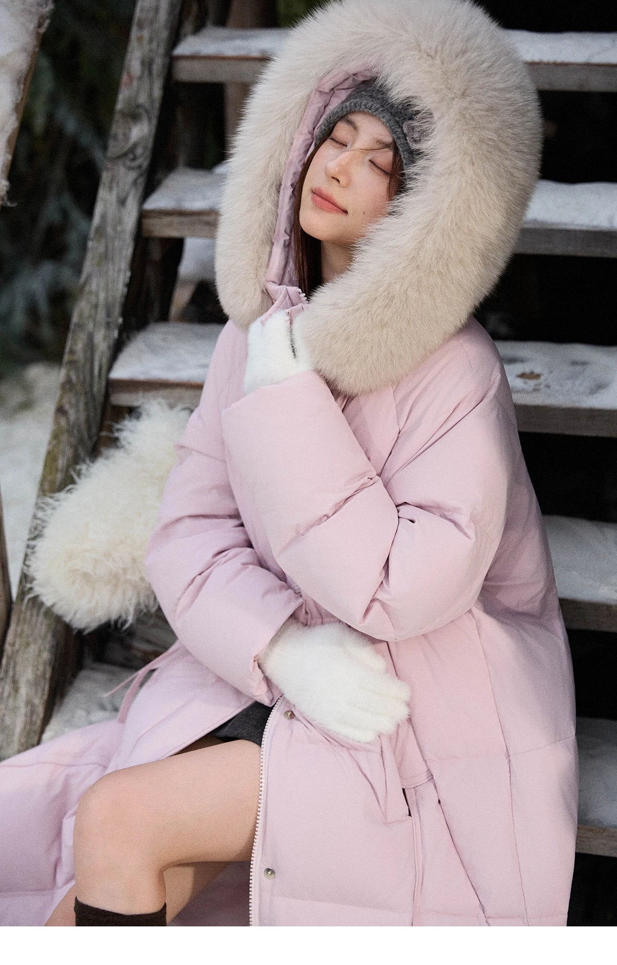 MISHOW Women's Winter Coat with Hood 2025 Fashion Solid Commute Long Down Jacket Windproof Warm Down Coat Luxury MXE51Y0079