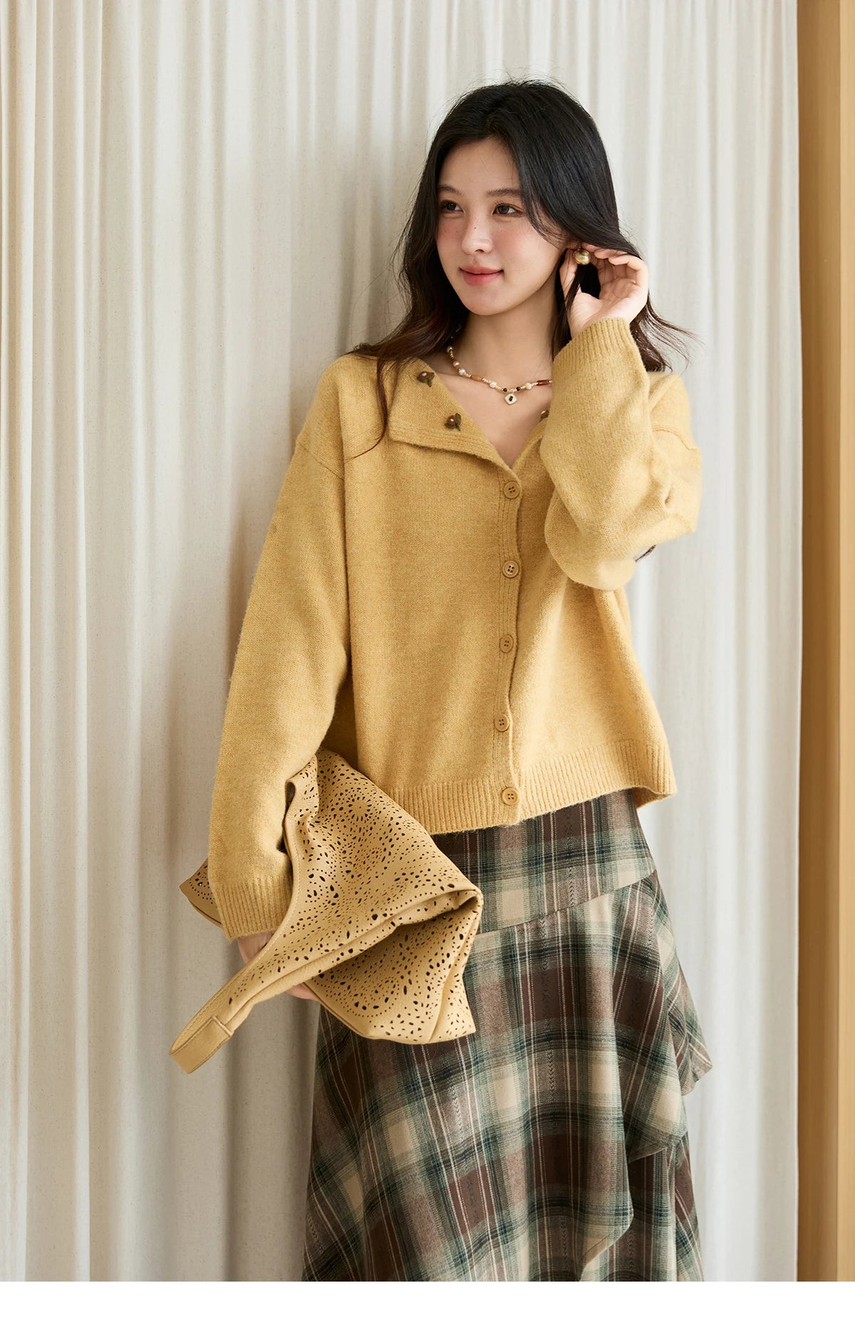 MISHOW Women's Autumn Cardigan 2025 Retro Yellow Handmade Flower Cardigan Turn-down Collar Knitted Commute Cardigan MXE47Z2591