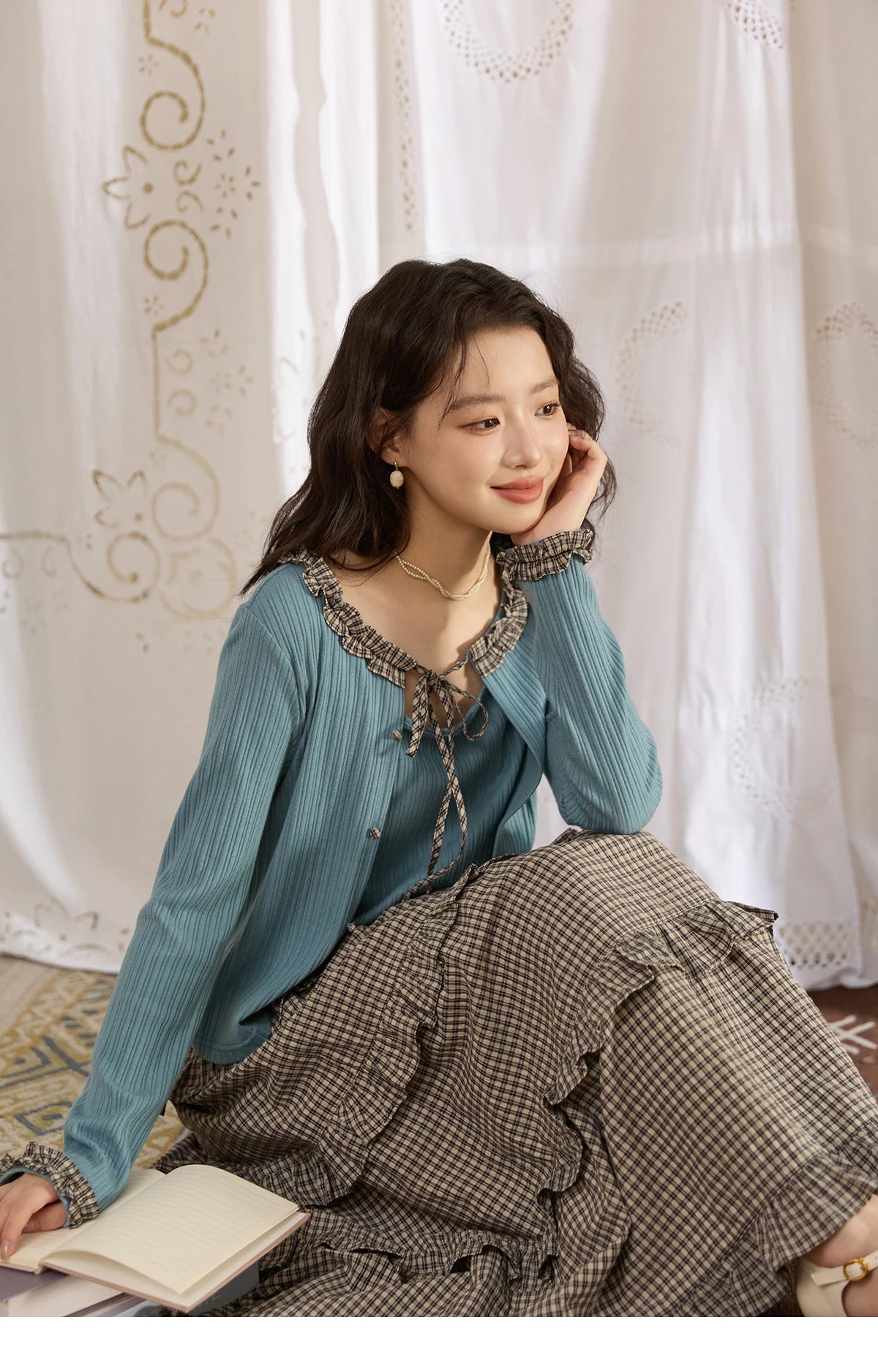 MISHOW Plaid Black Fungus Edge Tied Knitted Sweater for Women Autumn 2025 Pit Striped Knitted Fake Two-piece Top MXE44Z1361