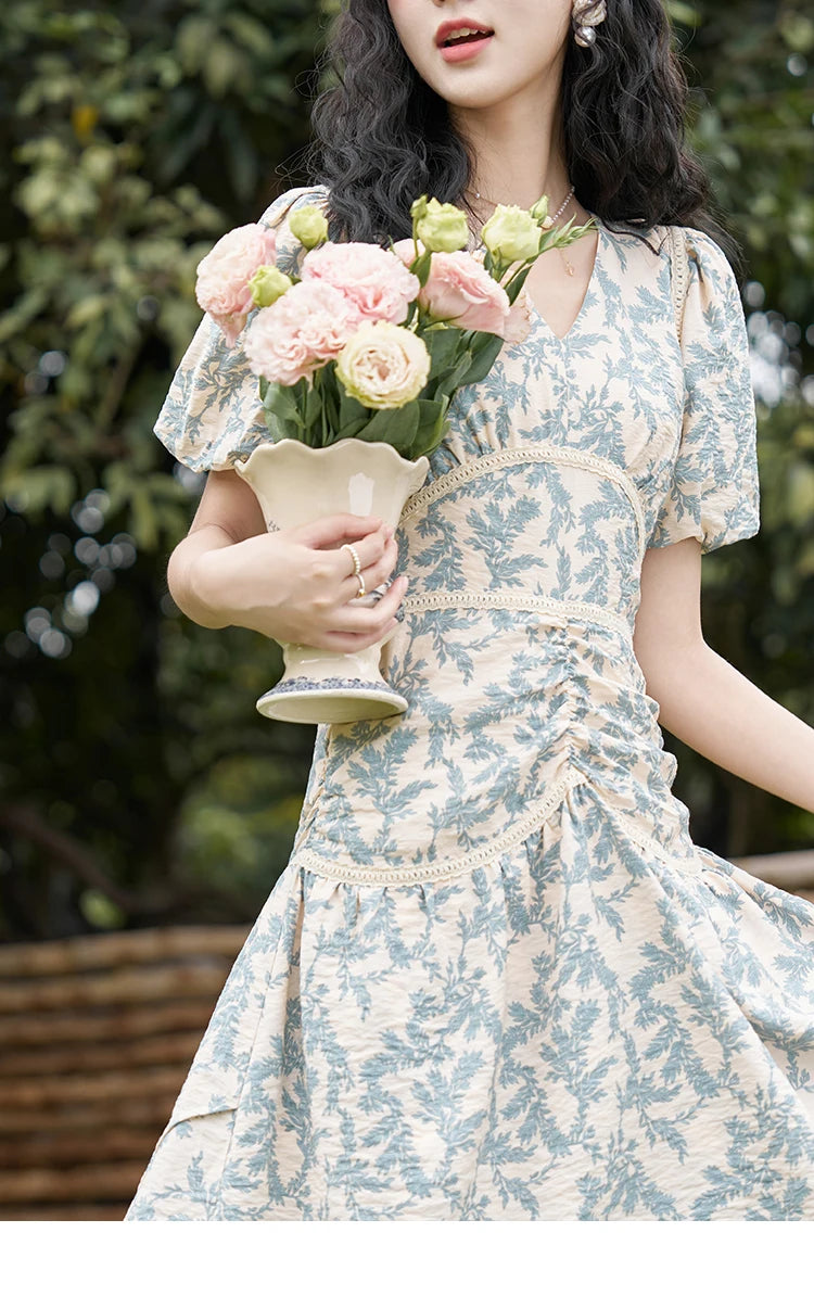 MISHOW French Vintage V-neck Dress 2024 Summer Waist Bubble Sleeve Slim Dress Fragmented Flower Splicing Lace Dresses MXD24L1730