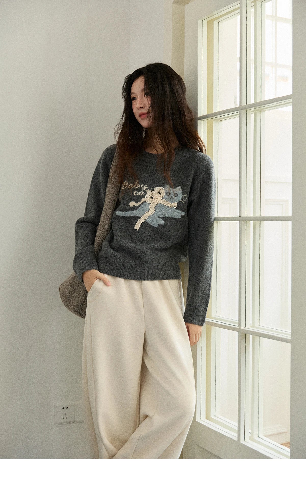 MISHOW Cat Jacquard Pullovers for Woman 2025 Winter Lazy Style Round Neck Three-dimensional Bow Loose Knit Sweater MXE86Z2750