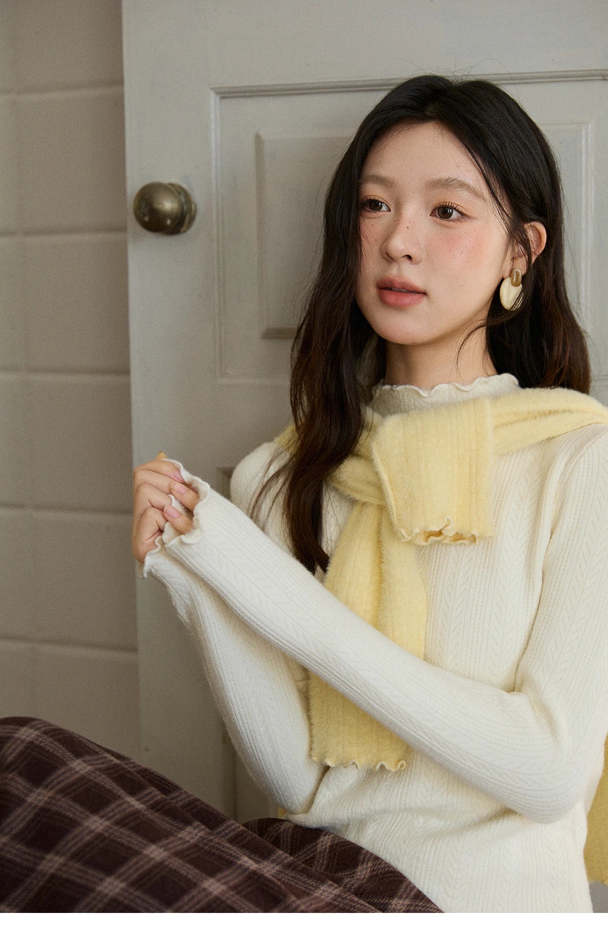 MISHOW Women's One Piece Velvet Thickened Bottom Tops 2025 Winter Versatile Black Fungus Edge Collar Knitted Tops MXE88Z2597