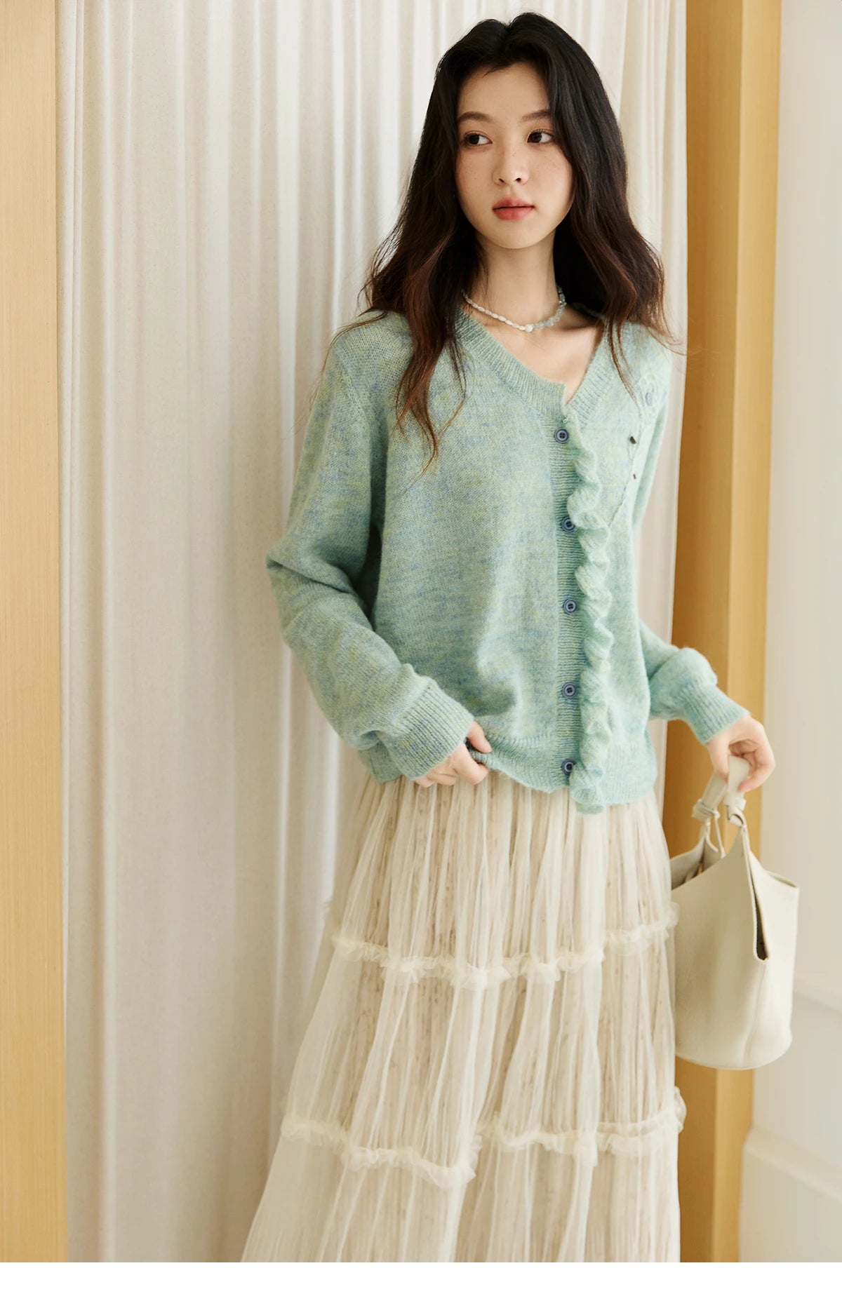 MISHOW Knitted Cardigan Women 2025 Autumn French Style Flower Embroidered V-neck Cardigan Luxury Long-sleeved Top MXE47Z2498