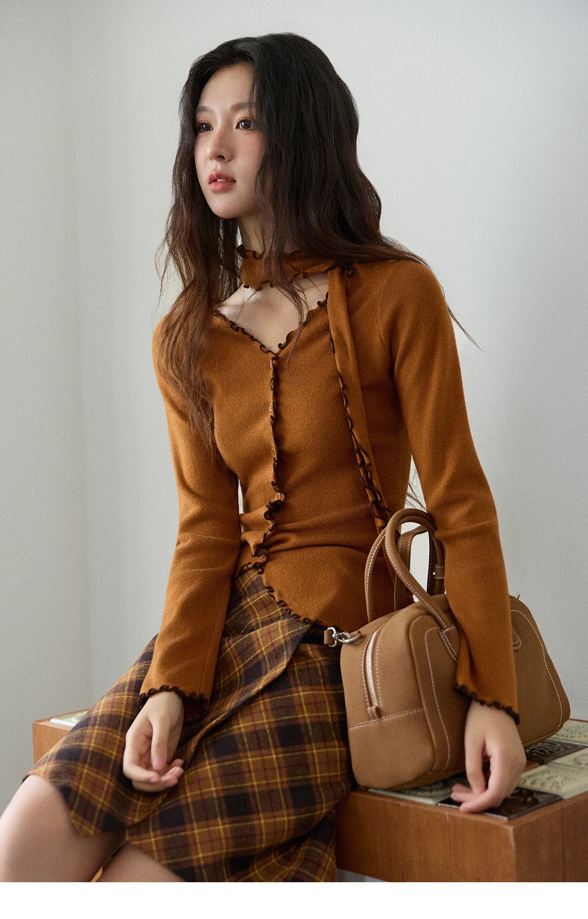 MISHOW New Ruffled Edge Knitted Pullovers for Woman 2025 Retro Slim V-neck Ribbon Knit Top Cmfortable Winter Clothes MXE86Z2728