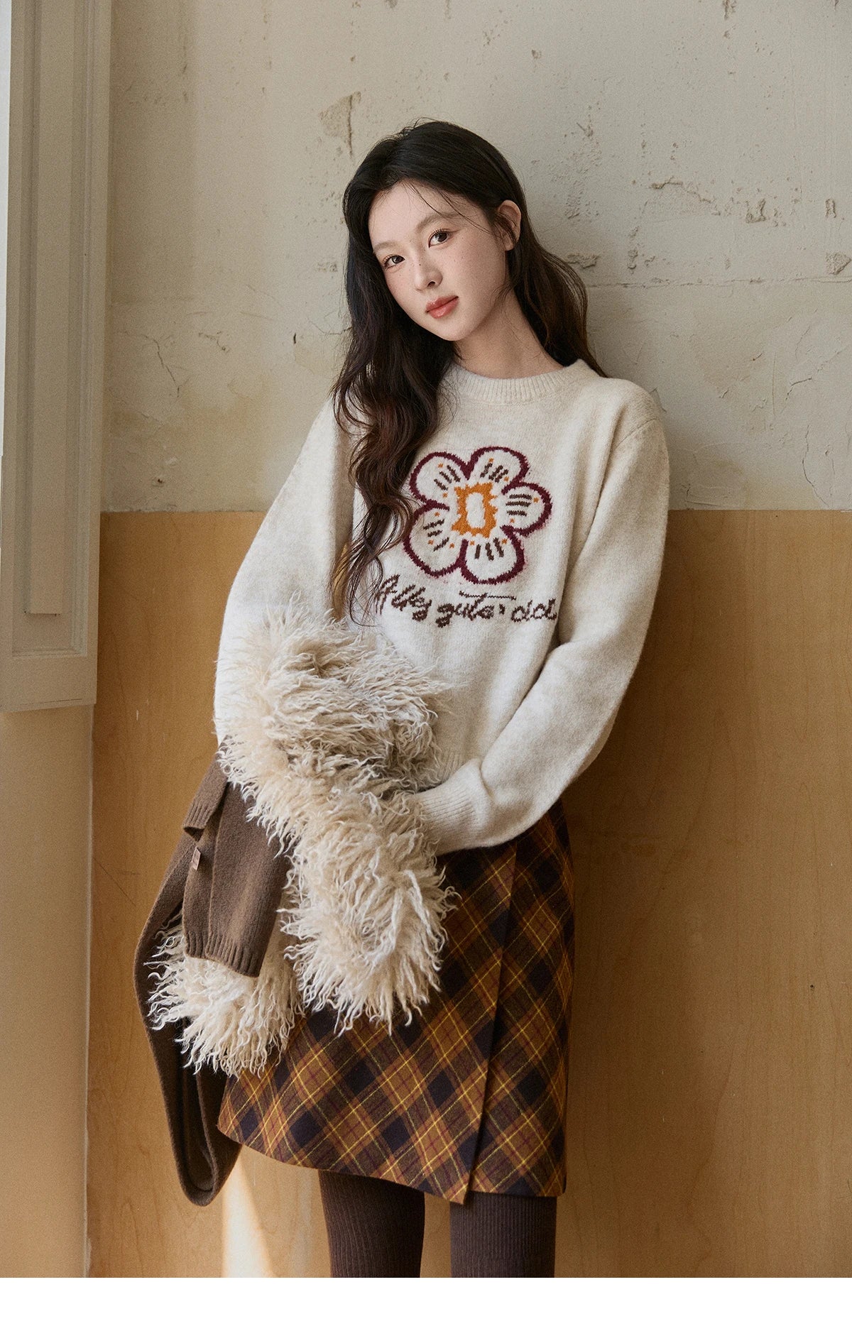 MISHOW Women's Beige Knitted Sweater 2025 Winter Flower Pattern Letter Print Tops O-neck Loose Warm Pullover Sweater MXE91Z2869