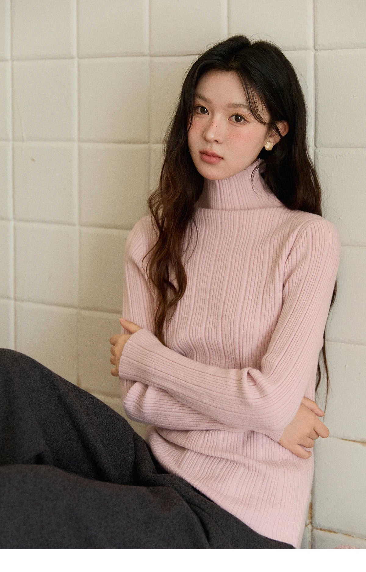 MISHOW Women's Long-sleeved Tops 2025 Winter Simple Solid Turtleneck Sweater Vertical Ribbed Slim Fit Casual Top MXE86Z2656