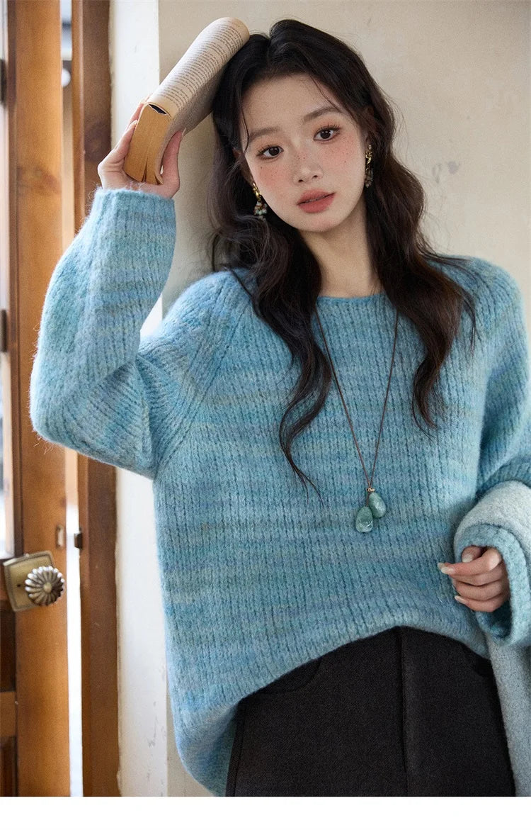 MISHOW Women's Blue Sweater 2025 Winter Fashion Loose Crew Neck Long Sleeve Pullover Pullovers Soft Versatile Top MXE86Z2733