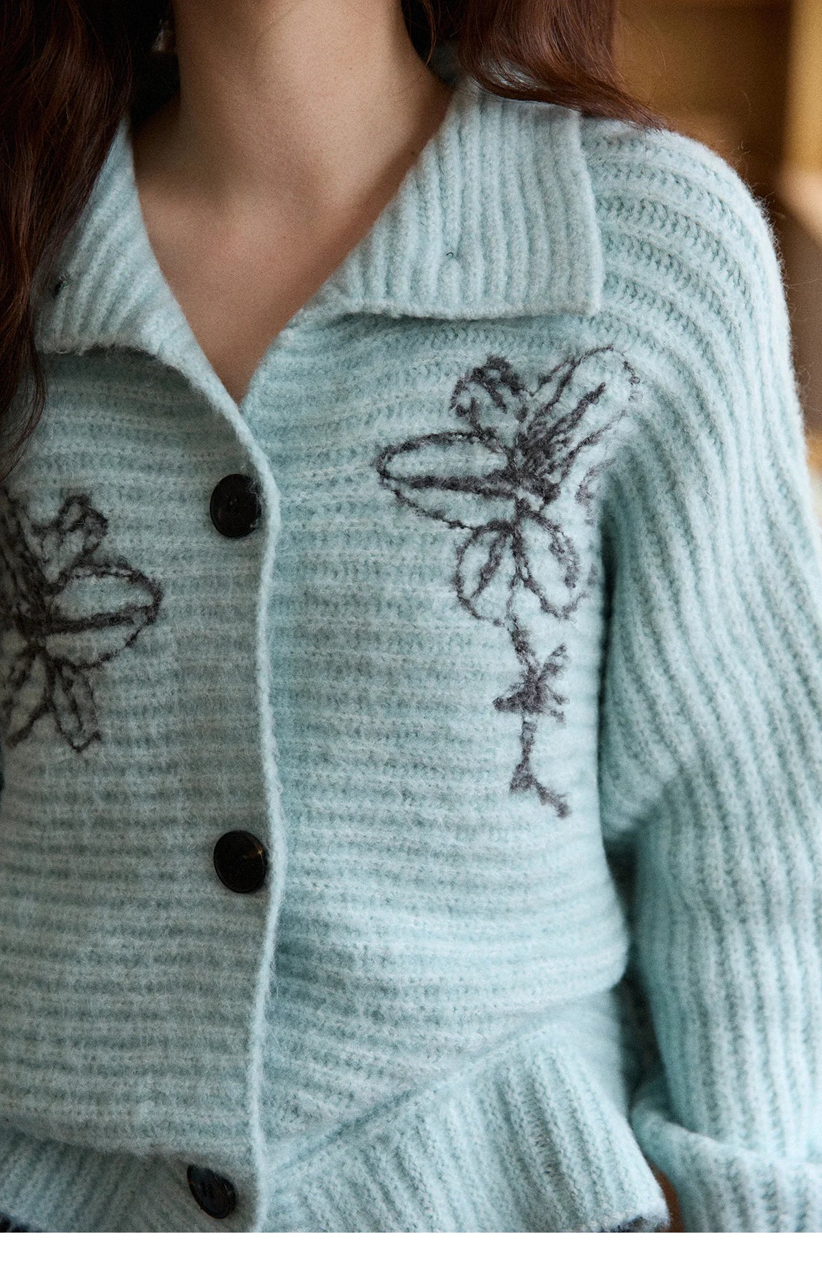 MISHOW Flower Jacquard Knit Cardigan Woman 2025 Winter Retro Luxury Loose Blue Stand-up Collar Outerwear Casual Top MXE86Z2665