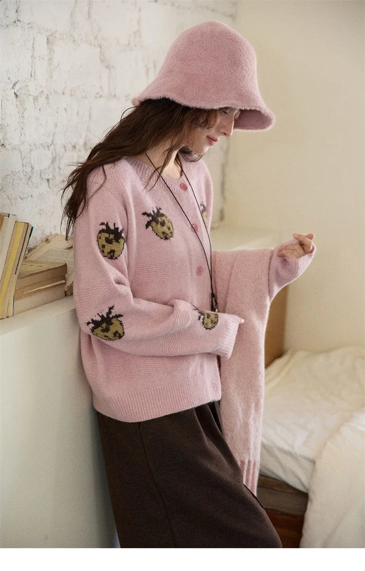 MISHOW Cardigan Women 2025 Autumn Winter Fashion Fuuny Pineapple Jacquard Round Neck Single-breasted Sweater Woman MXE87Z2752