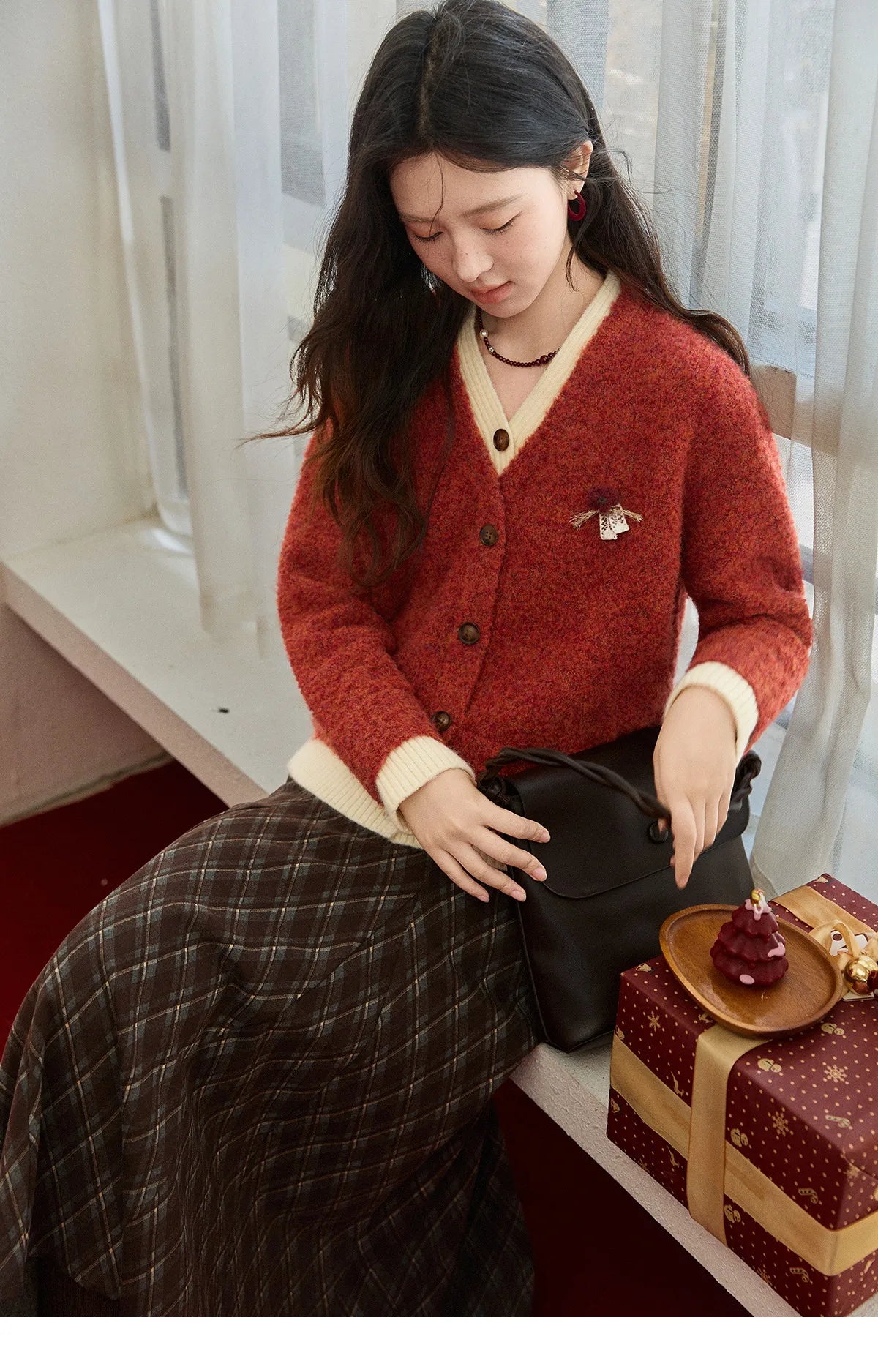 MISHOW Christmas Women’s Knitwear Cardigan Winter 2025 Faux Fur Tops V-neck Warm Sweater Fake Two Contrasting Sweater MXE91Z2777