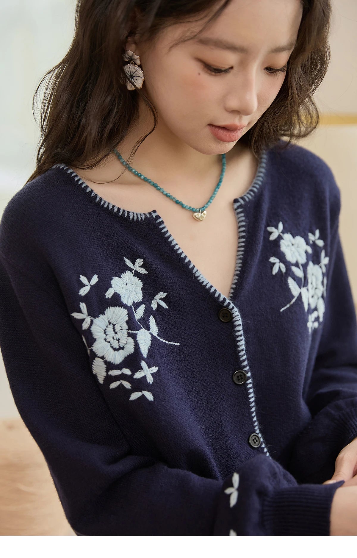 MISHOW Dark Blue Cardigan Women 2025 Autumn New French Vintage Embroidered Knit Cardigan Casual Round Neck Sweater MXE45Z1381