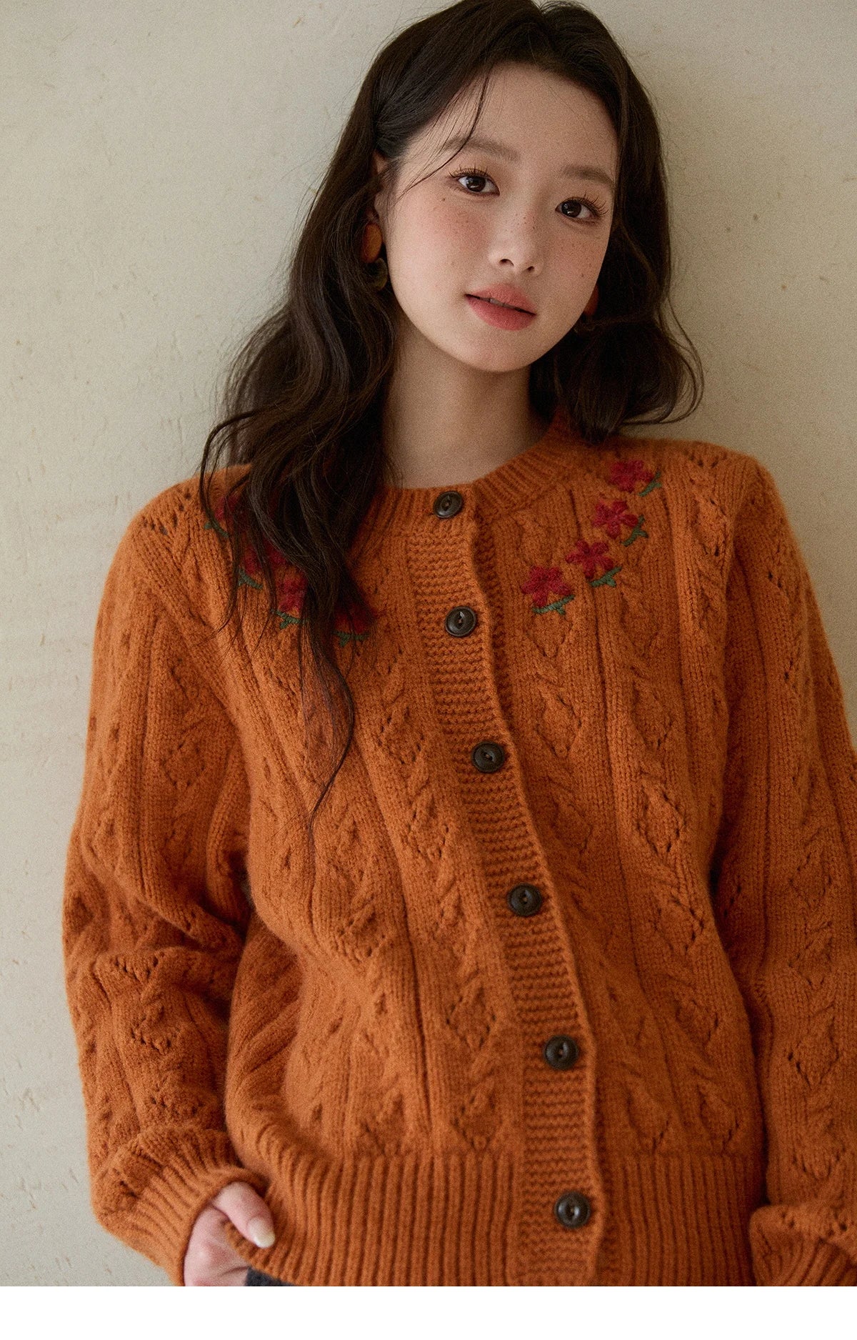 MISHOW Cardigan Woman 2025 Winter Fashion Orange Cable Knit Cardigan Floral Embroidery Retro O-neck Thick Knit Top MXE86Z2737