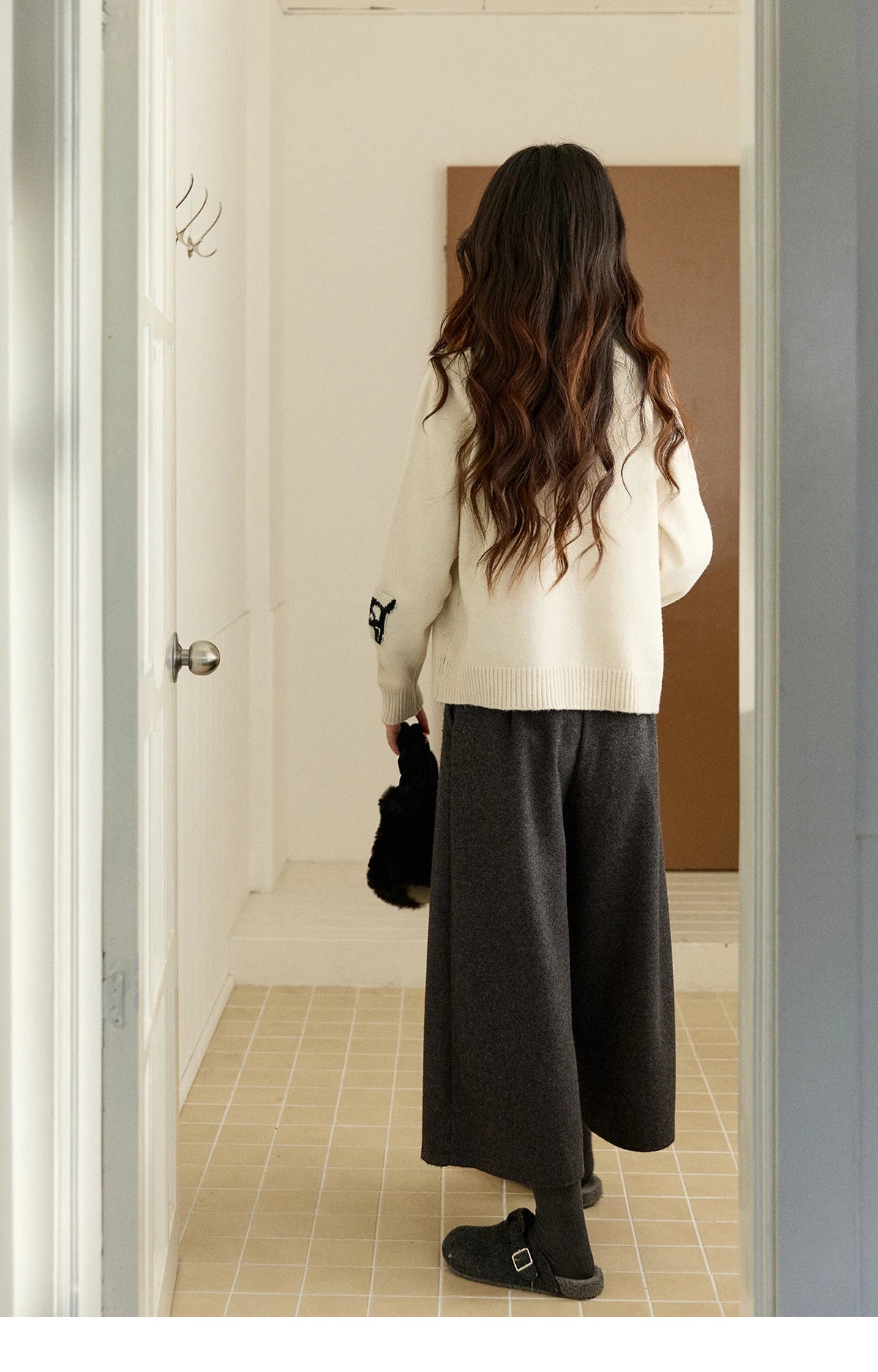 MISHOW Women's Puppy Jacquard Knit Cardigan 2025 Winter Single-breasted Crew Neck Top Warm Loose Sweaters Office Lady MXE93Z2950