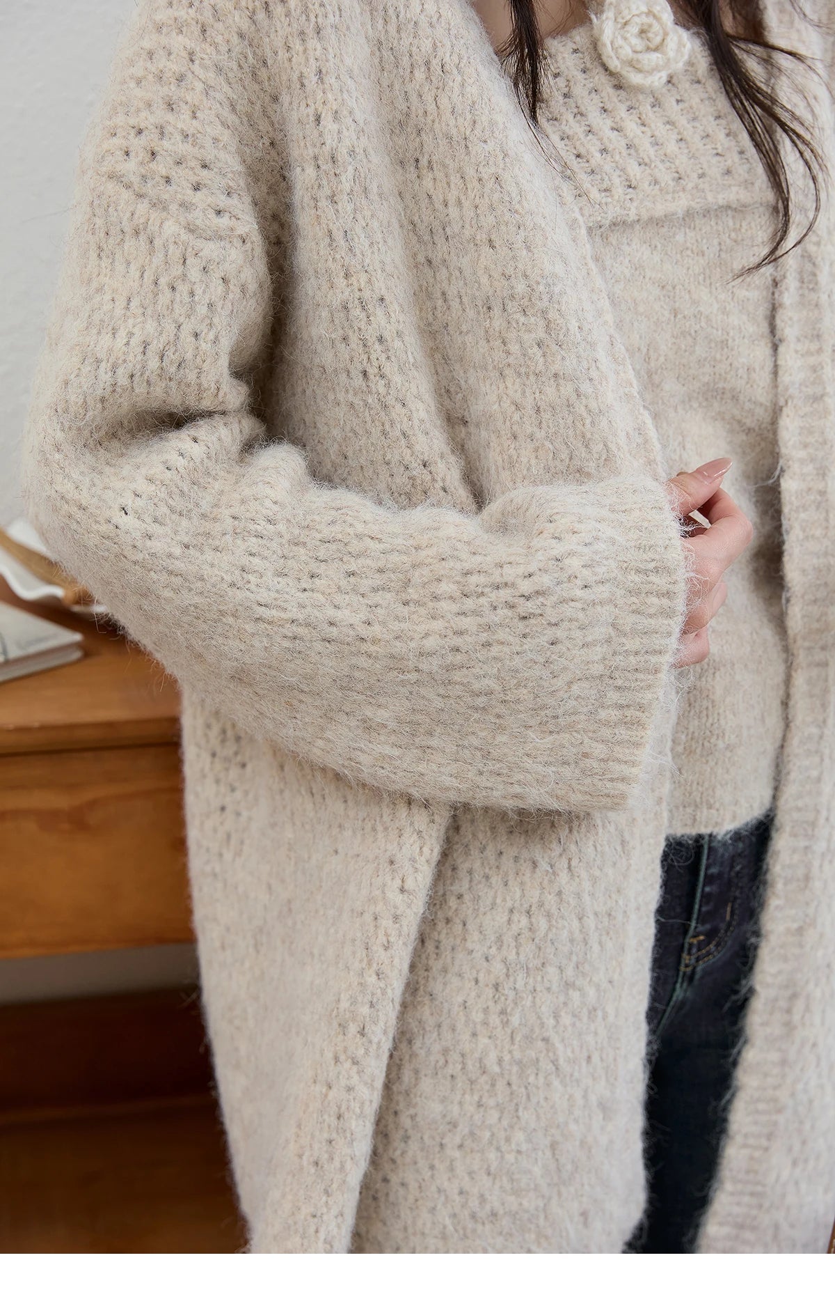 MISHOW Apricot Knitted Halter Two-Piece Set Women's 2025 Autumn Winter Retro Flower Decoration Commute Cardigan Set MXE51T1424