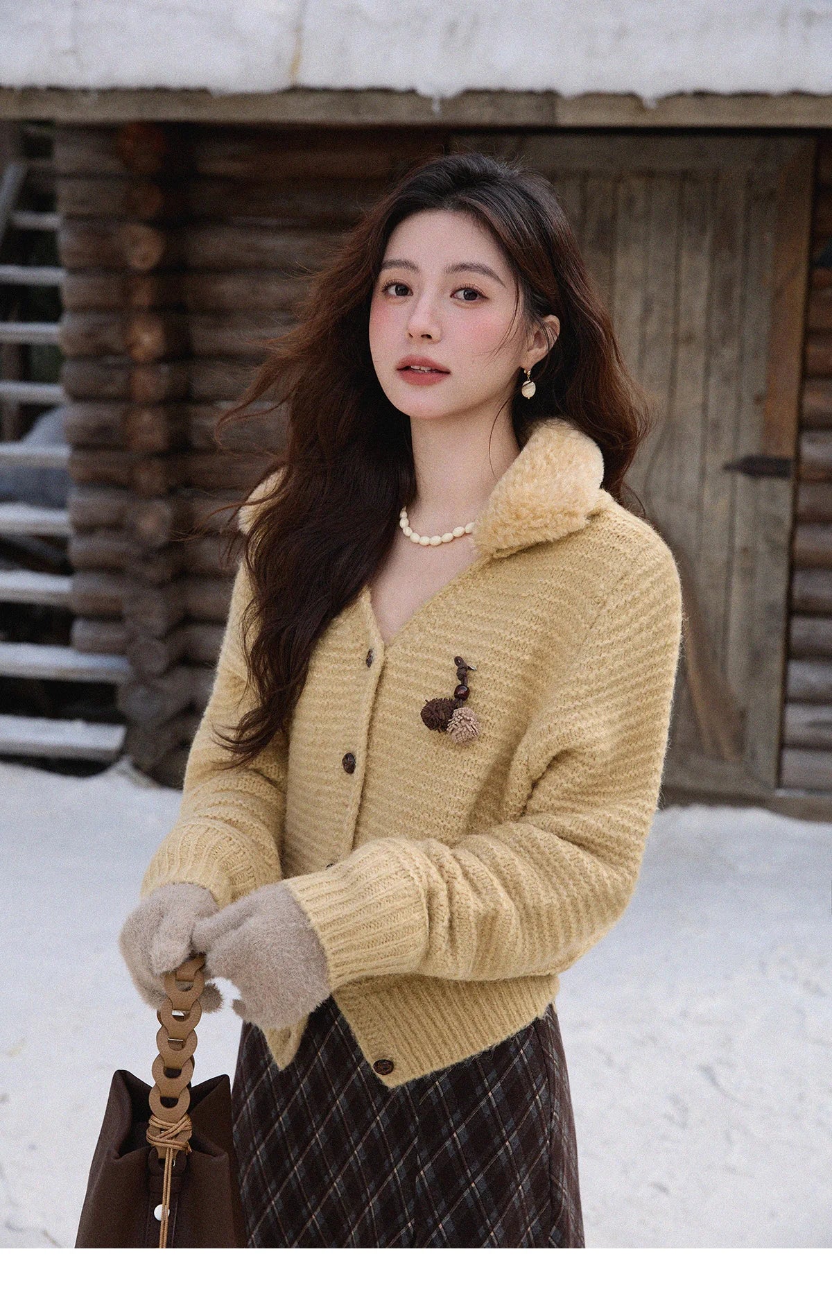 MISHOW Women's V-neck Cardigan 2025 Winter New Loose Single-breasted Sweater Luxurious Design Detachable Fur Collar MXE90Z2758
