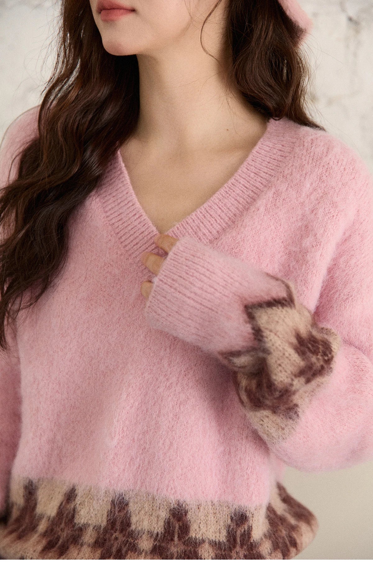 MISHOW Jacquard Pullovers for Women 2025 Winter Fashion Retro Geometric Pattern V-Neck Knitted Sweater with Shawl MXE86Z2654