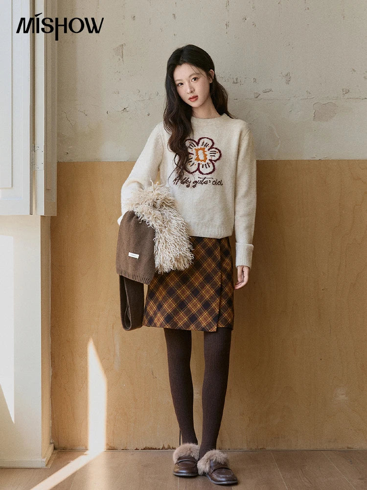 MISHOW Women's Beige Knitted Sweater 2025 Winter Flower Pattern Letter Print Tops O-neck Loose Warm Pullover Sweater MXE91Z2869