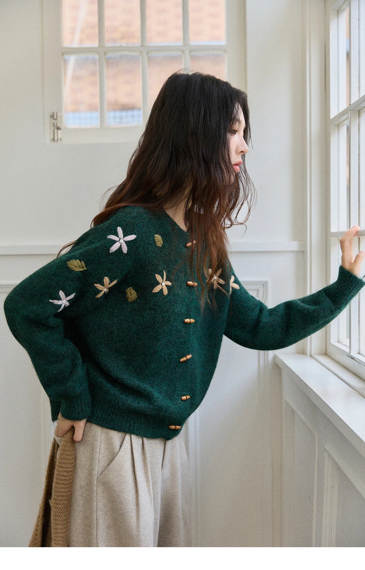 MISHOW Women's Winter Cardigan 2025 New Retro Flower Embroidery Green Knitted Cardigan Casual Long-sleeved Tops MXE86Z2729
