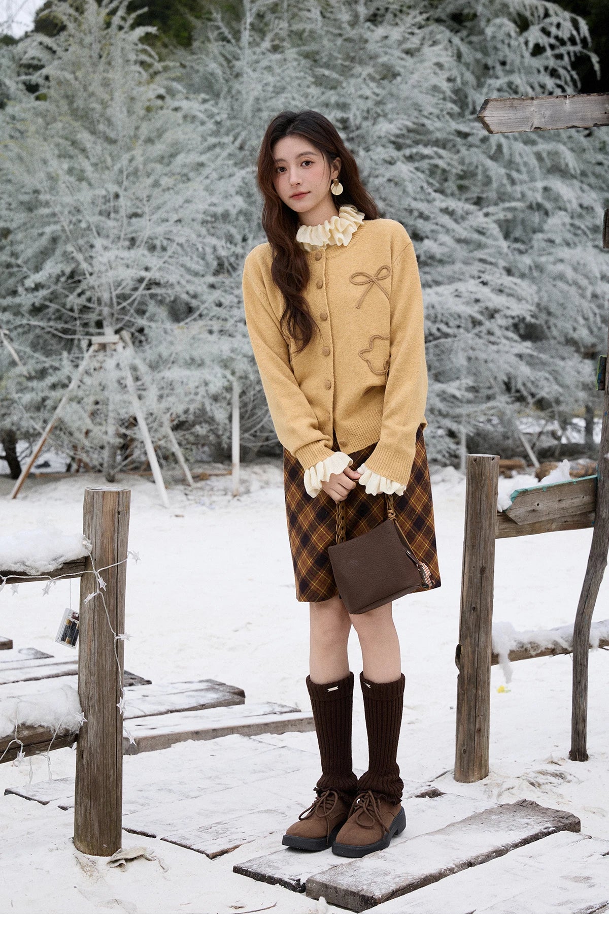 MISHOW Retro Plaid Brushed Skirt for Women Winter 2025 High Waist Slim Thick Skirt Side Invisible Zipper Warm Skirts MXE91B2457