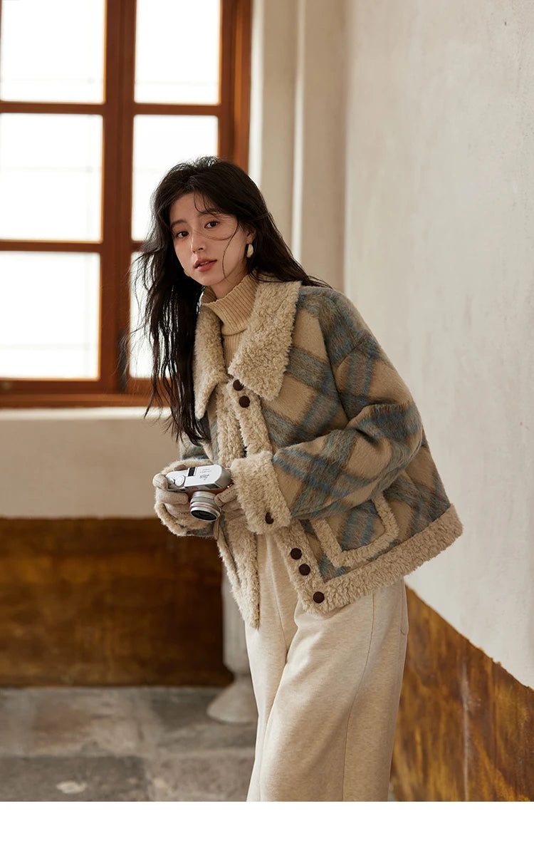 MISHOW Splicing Fleece Short Coat Women 2024 Winter Vintage French Plaid Tweed Thickened Warm Turn Down Collar Jacket MXD55W0574