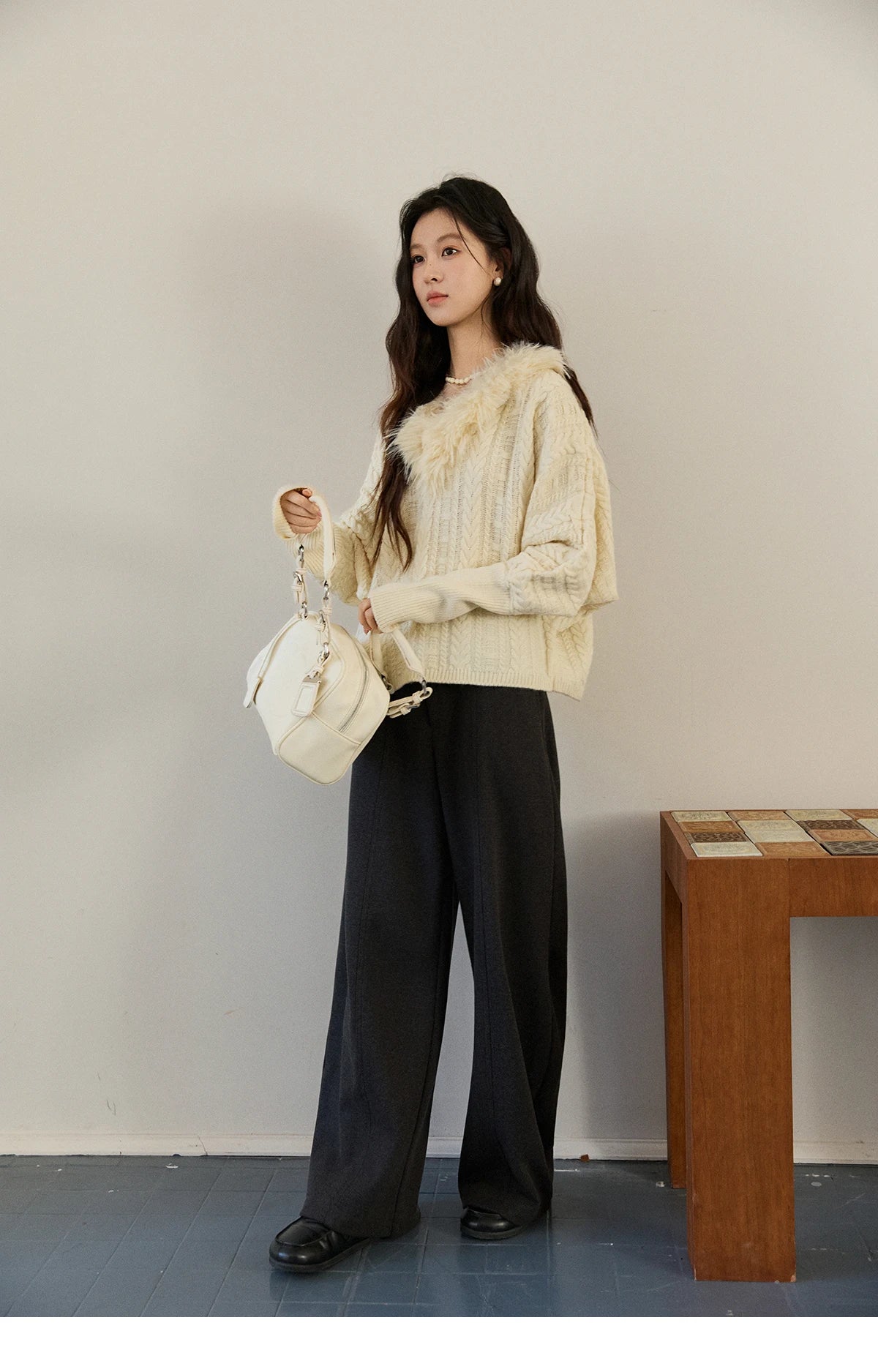 MISHOW Women's Batwing Sleeve KnittedSweater 2025 Winter Faux Fur Collar Cable Knit Puff Sleeve Warm Pullover Tops MXE94Z2985