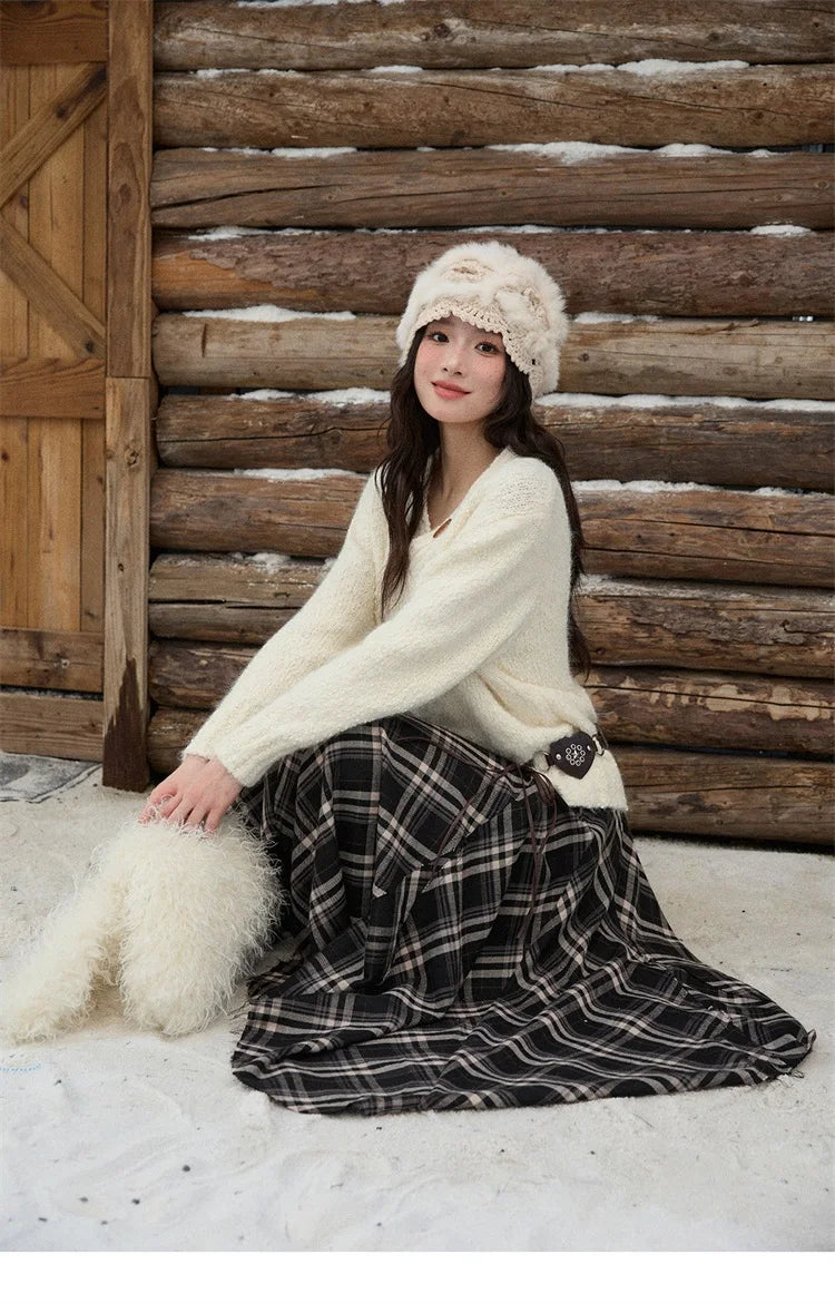 MISHOW Luxury Women Sweaters 2025 Winter Elegant V-neck Thick Pullovers Retro Ribbed Cuff Versatile Long-sleeved Top MXE87Z2755