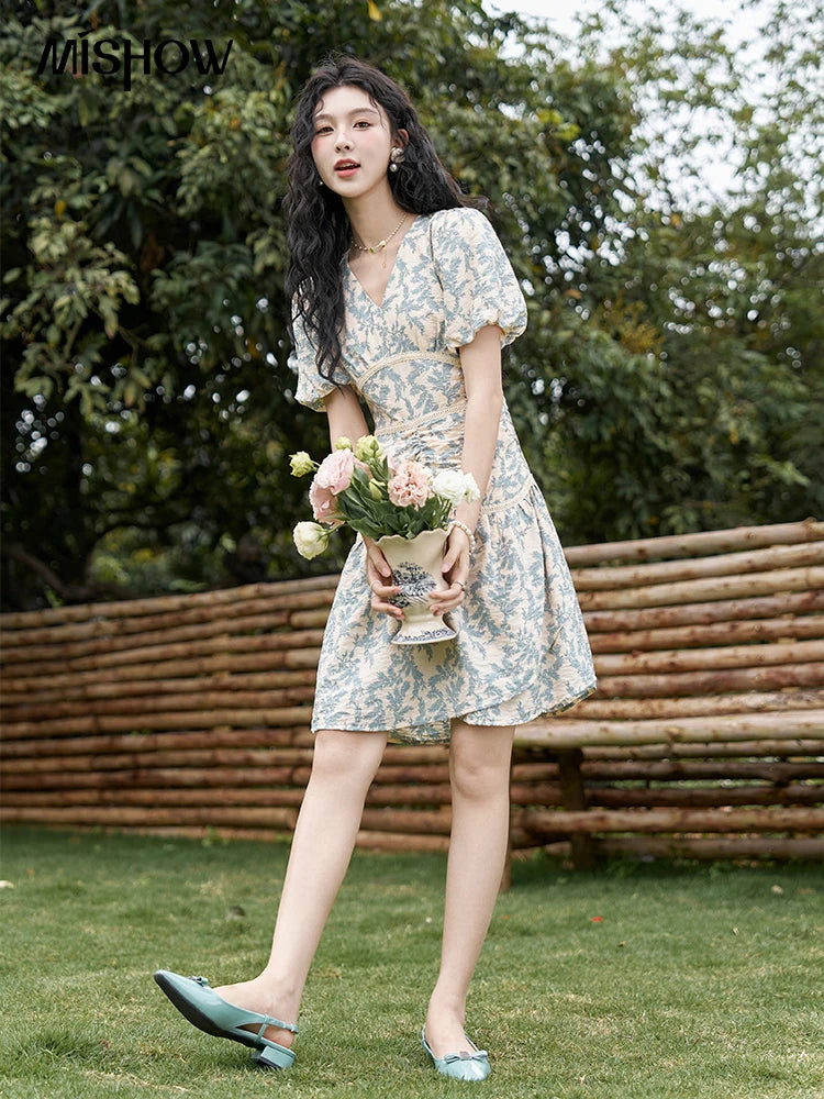 MISHOW French Vintage V-neck Dress 2024 Summer Waist Bubble Sleeve Slim Dress Fragmented Flower Splicing Lace Dresses MXD24L1730