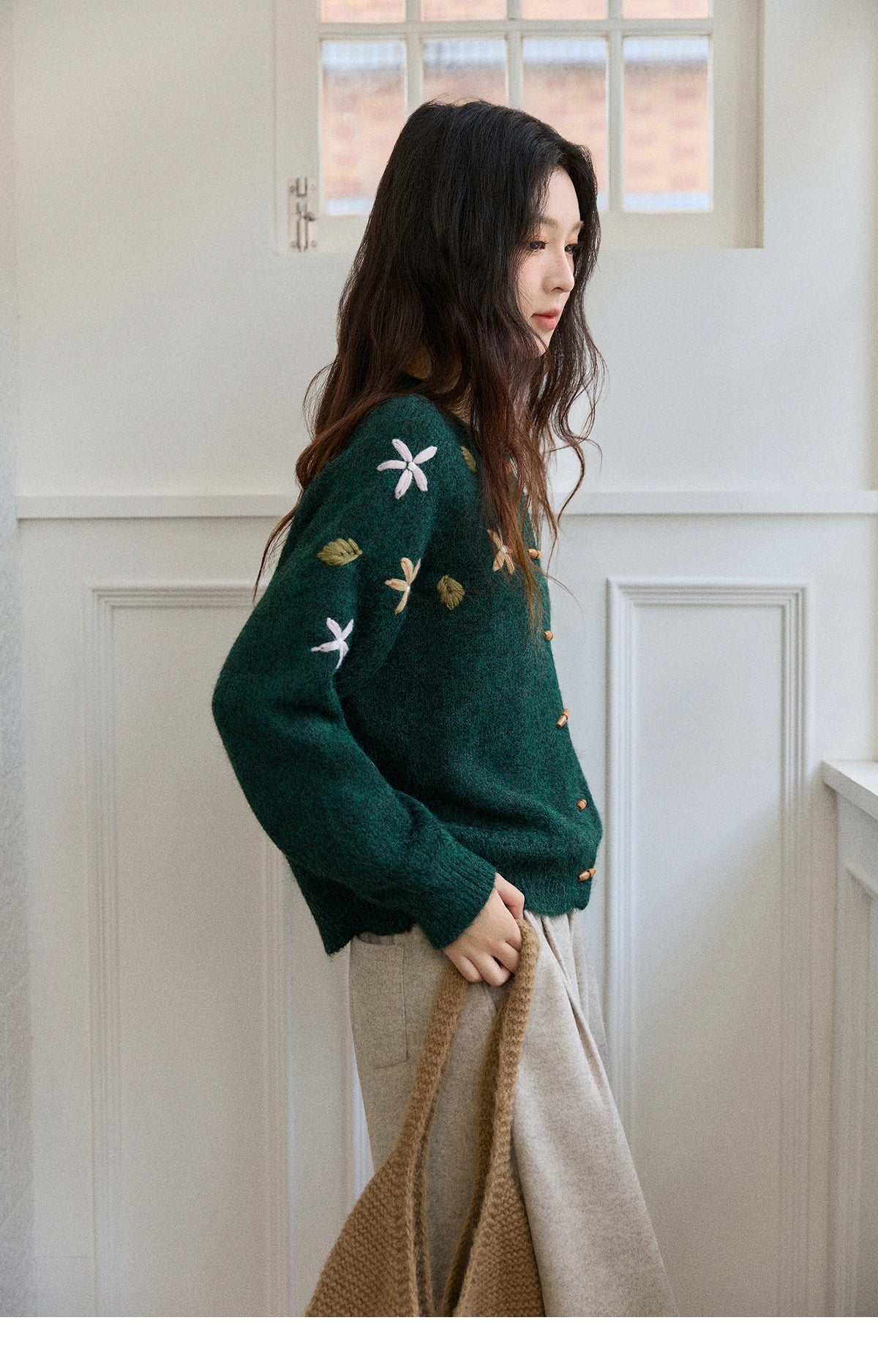 MISHOW Women's Winter Cardigan 2025 New Retro Flower Embroidery Green Knitted Cardigan Casual Long-sleeved Tops MXE86Z2729