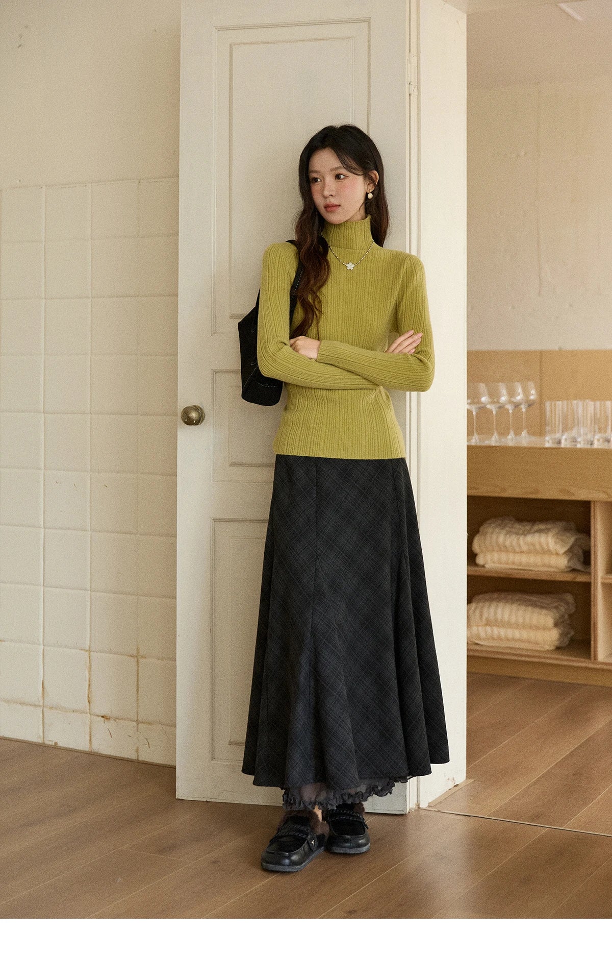 MISHOW Women's Long-sleeved Tops 2025 Winter Simple Solid Turtleneck Sweater Vertical Ribbed Slim Fit Casual Top MXE86Z2656