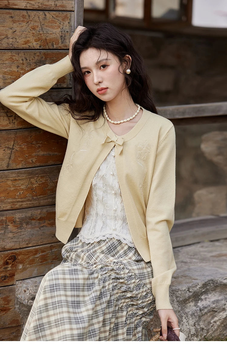 MISHOW Lace Embroidered Camisole for Women Spring 2025 Adjustable Shoulder Straps Slim Tank Top Sexy Sweet Camisole MXE13D0050