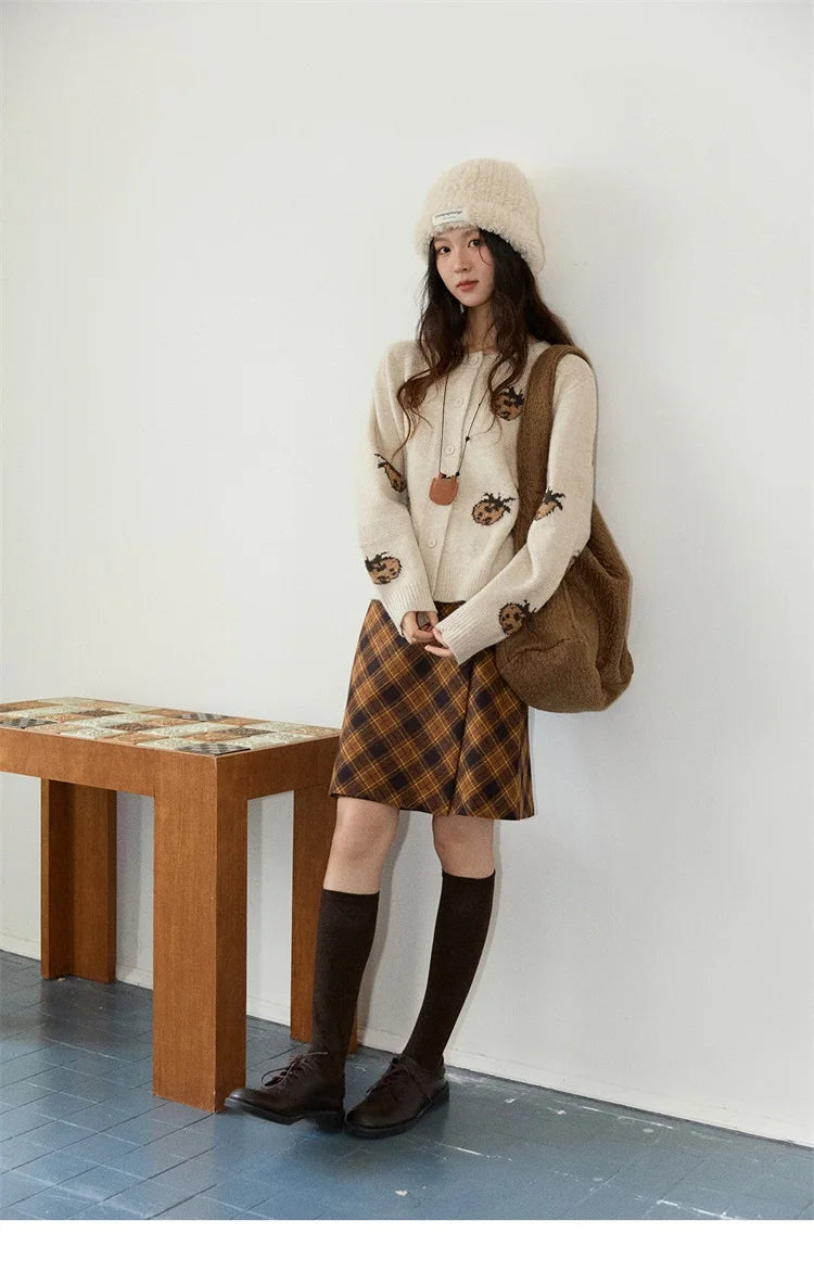 MISHOW Cardigan Women 2025 Autumn Winter Fashion Fuuny Pineapple Jacquard Round Neck Single-breasted Sweater Woman MXE87Z2752