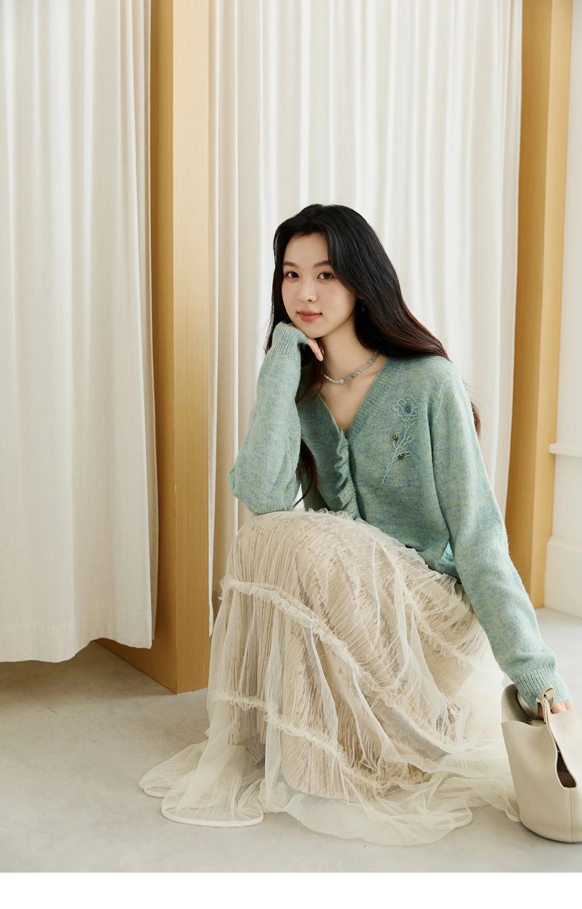 MISHOW Knitted Cardigan Women 2025 Autumn French Style Flower Embroidered V-neck Cardigan Luxury Long-sleeved Top MXE47Z2498