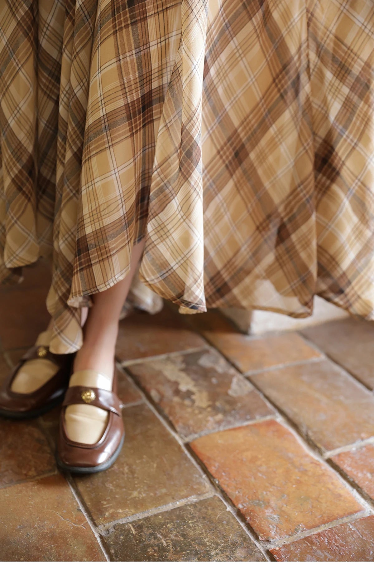 MISHOW Coffee Plaid Skirt 2025 Autumn Asymmetrical Hem Skirts Female Retro Side Zipper Commuting A-line Midi Skirt MXE42B2377