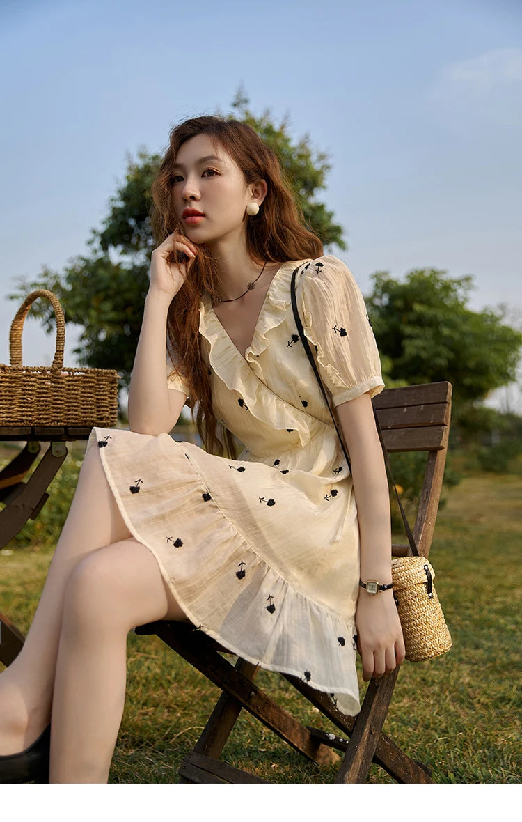 MISHOW Women's French Floral Dress 2025 Summer High Waist Puff Sleeve V-Neck Rufflle A-line Sweet Knee-Length Dresses MXC21L1282