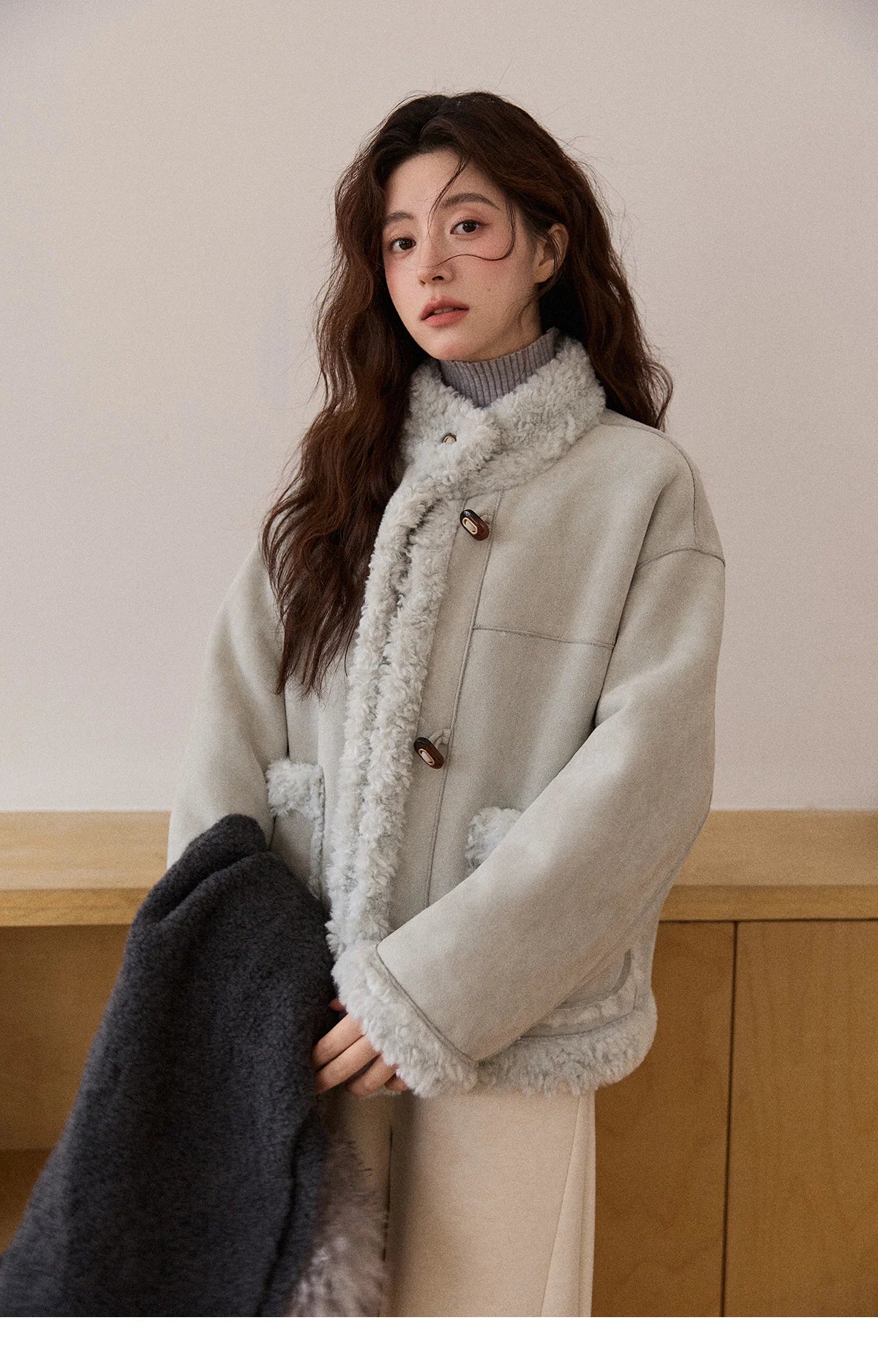 MISHOW Winter Jacket Women 2025 Elegant Luxury Suede Composite Fur Stand-up Collar Short Jacket Windproof Warm Coat MXE87W0941