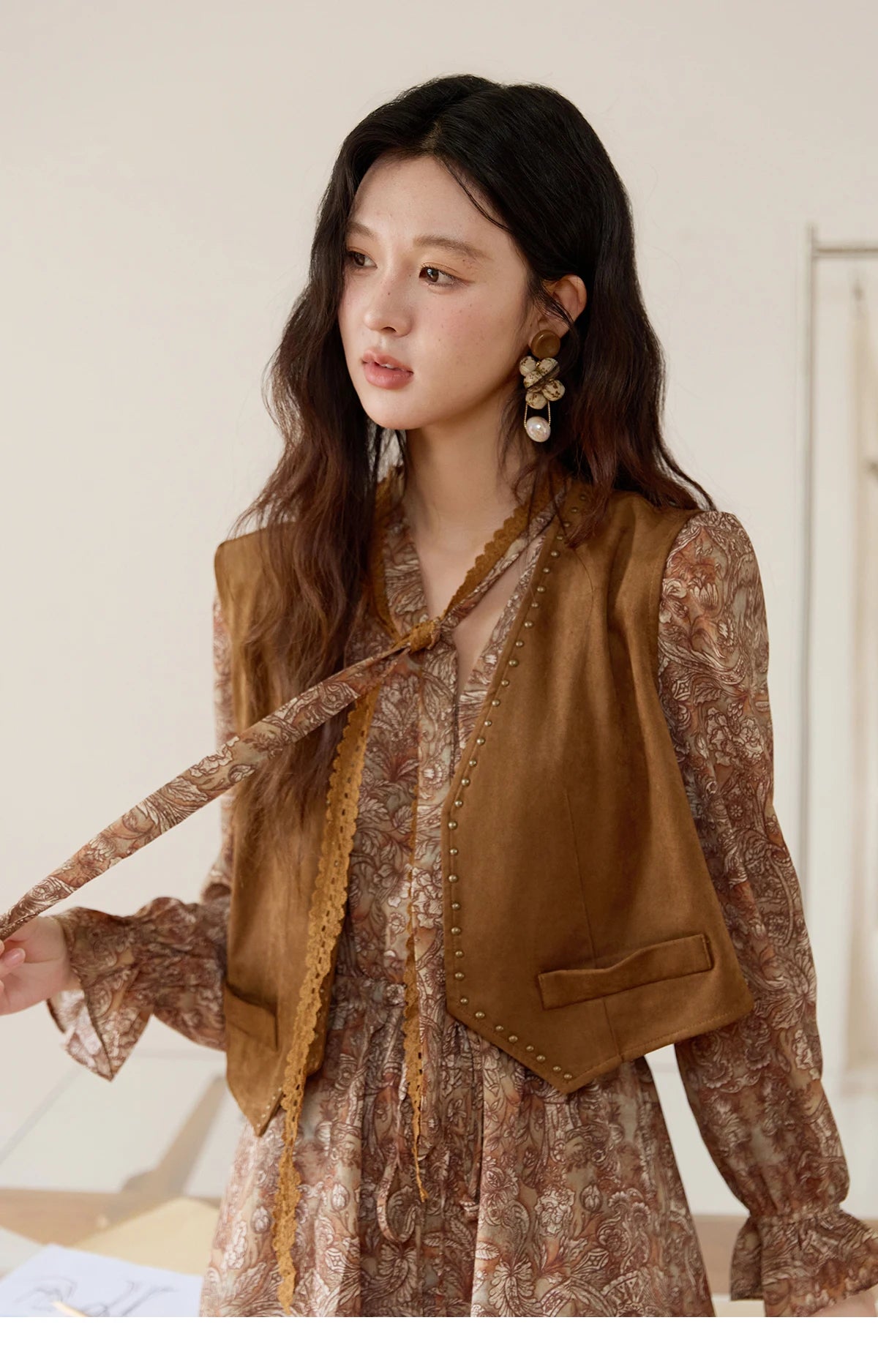 MISHOW Suede Vest Jacket for Women 2025 Autumn French Vintage Sleeveless Thin Vest Coat Rivet Design V-neck Vests MXE46L2518