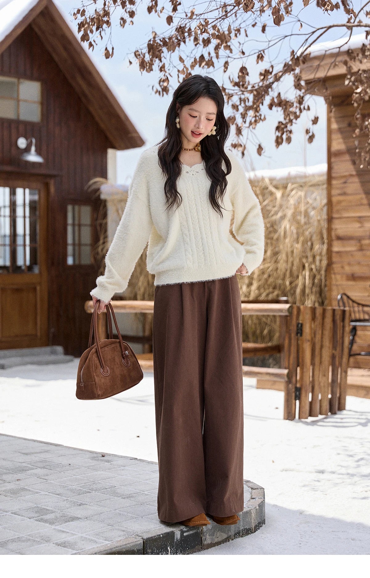 MISHOW Fashion Pullover Women 2025 Autumn Winter Apricot Soft Loose V-neck Cable Knit Sweater Office Lady Loose Top MXE51Z2594