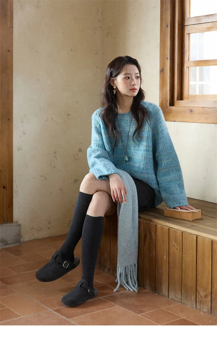 MISHOW Women's Blue Sweater 2025 Winter Fashion Loose Crew Neck Long Sleeve Pullover Pullovers Soft Versatile Top MXE86Z2733