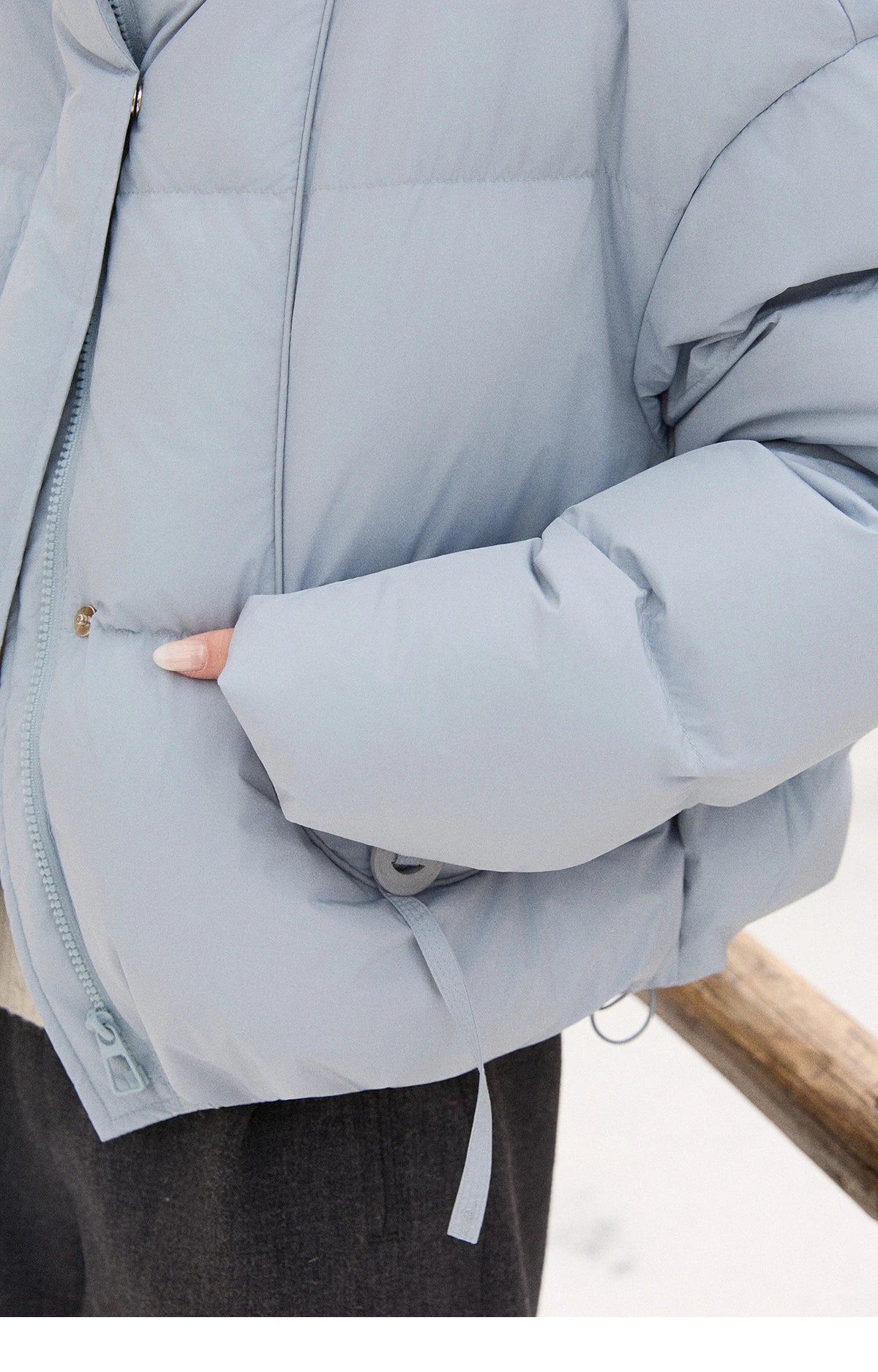 MISHOW Short Down Jacket Women 2025 Winter Fashion Blue Windproof White Duck Down Turn-down Collar Zippered Coat Warm MXE51Y0083