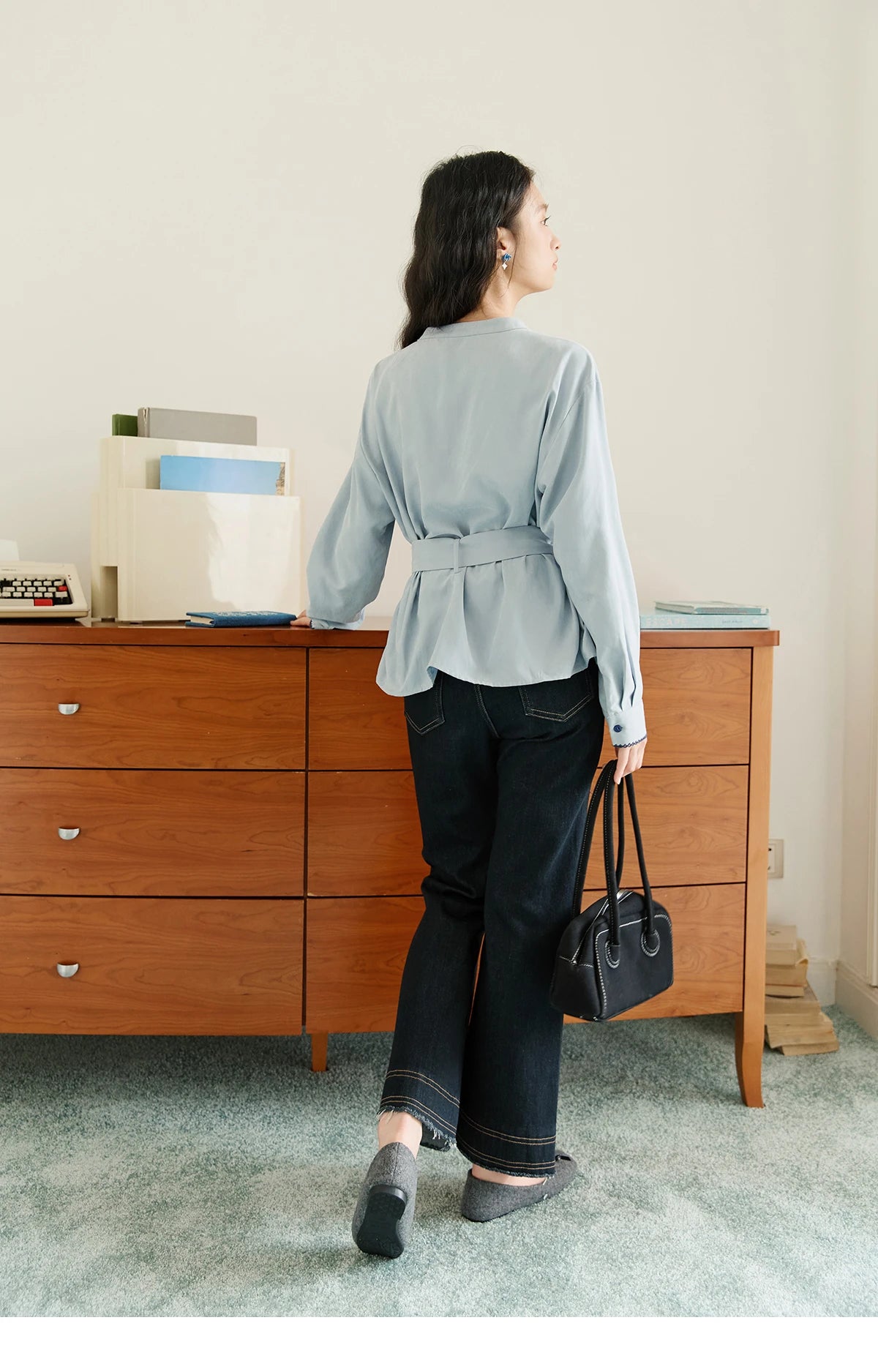 MISHOW Women's Haze Blue Peach Skin Velvet Shirt Autumn 2025 Contrast Color Design Waist Shirts Commute Versatile Top MXE47X2497